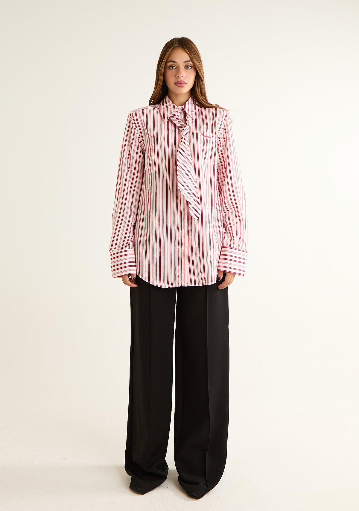 Camicia a righe con cravatta removibile
