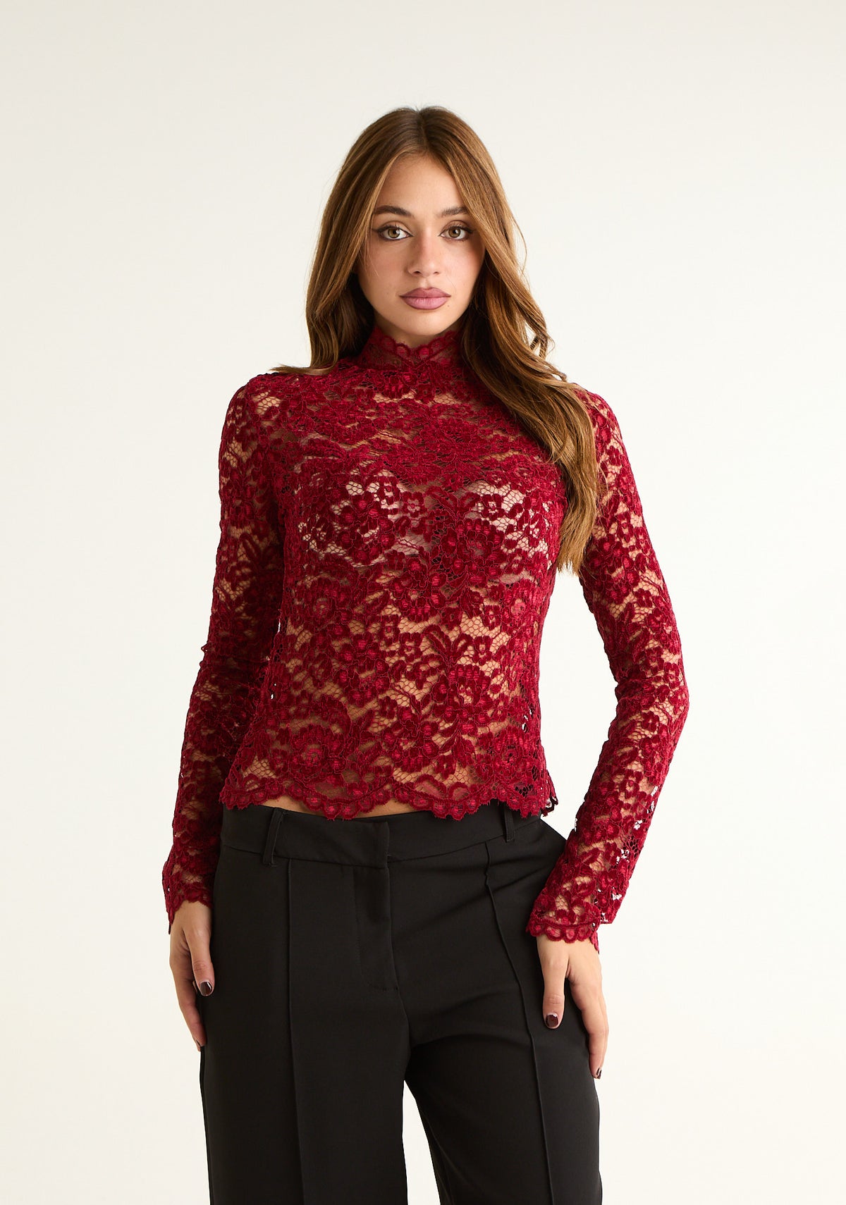 Blusa in pizzo effetto seconda pelle