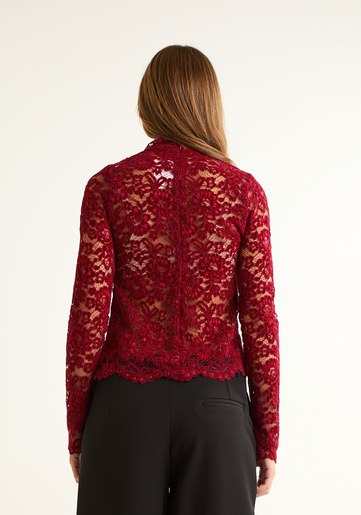 Blusa in pizzo effetto seconda pelle