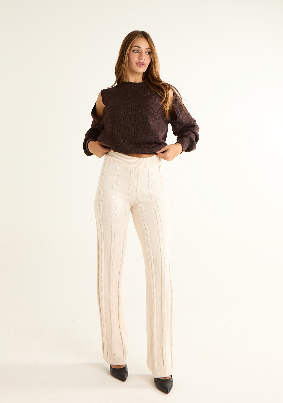 Pantalone in maglia con lavorazione a trecce