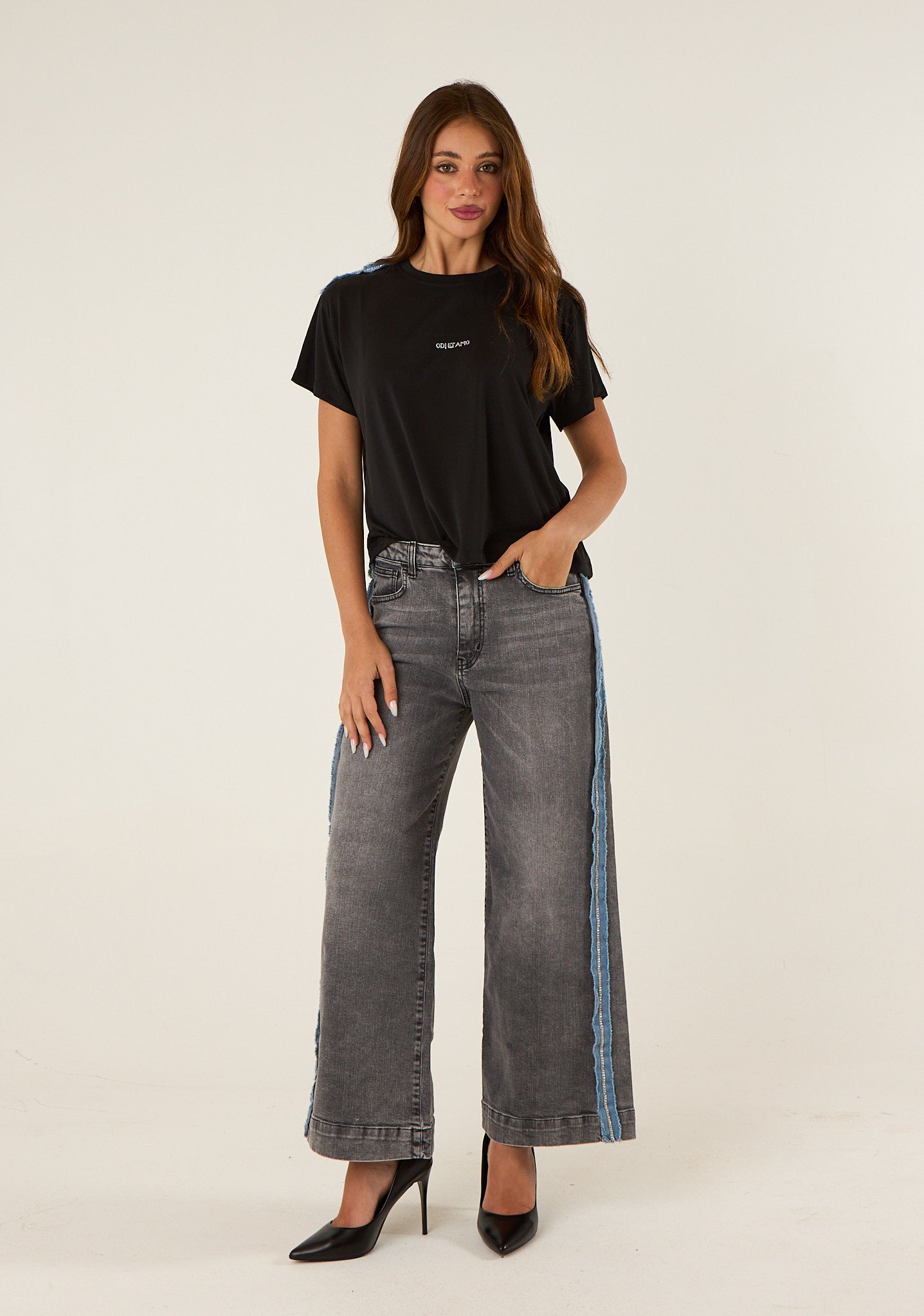 T-shirt con dettaglio su spalla
