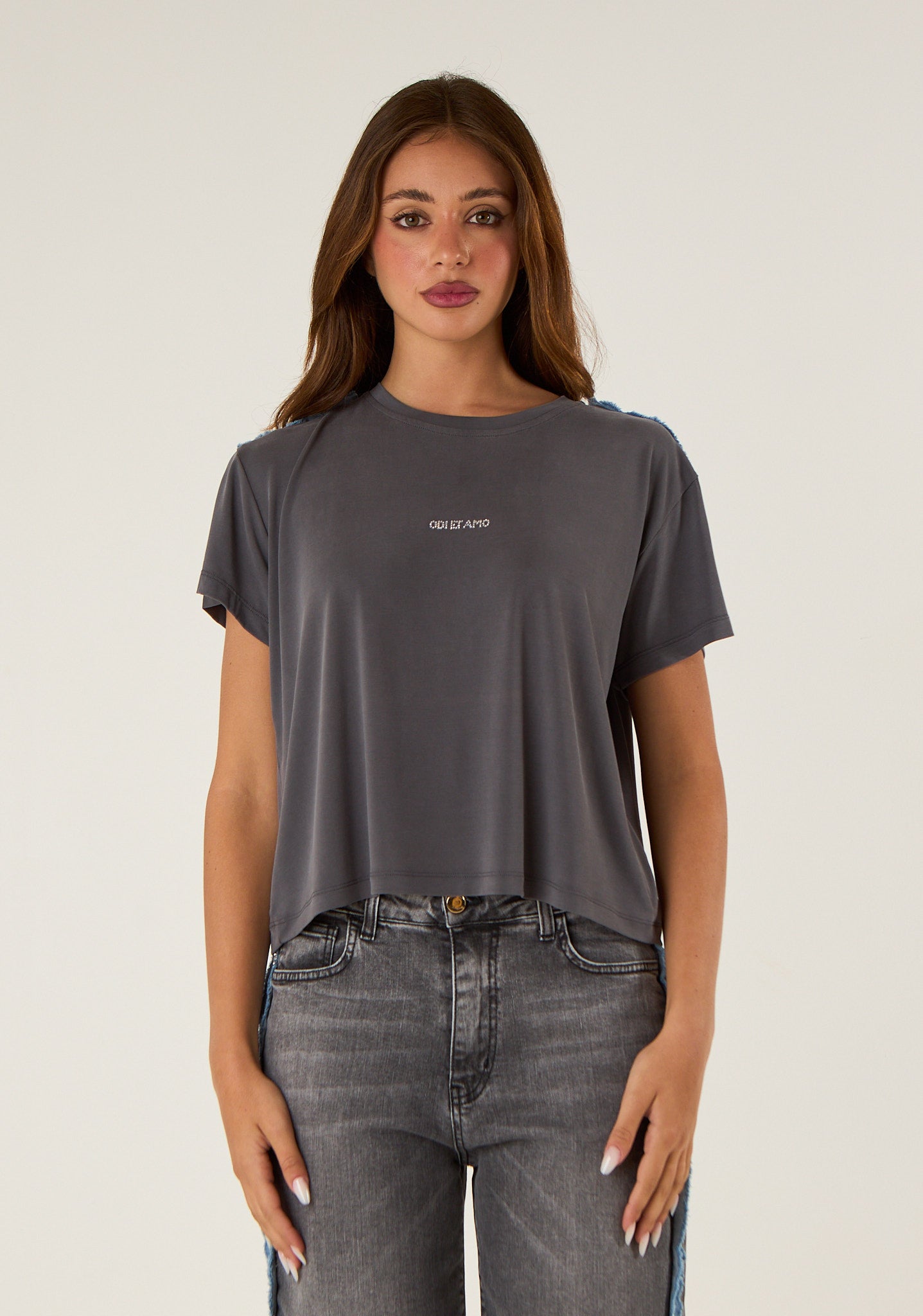 T-shirt con dettaglio su spalla
