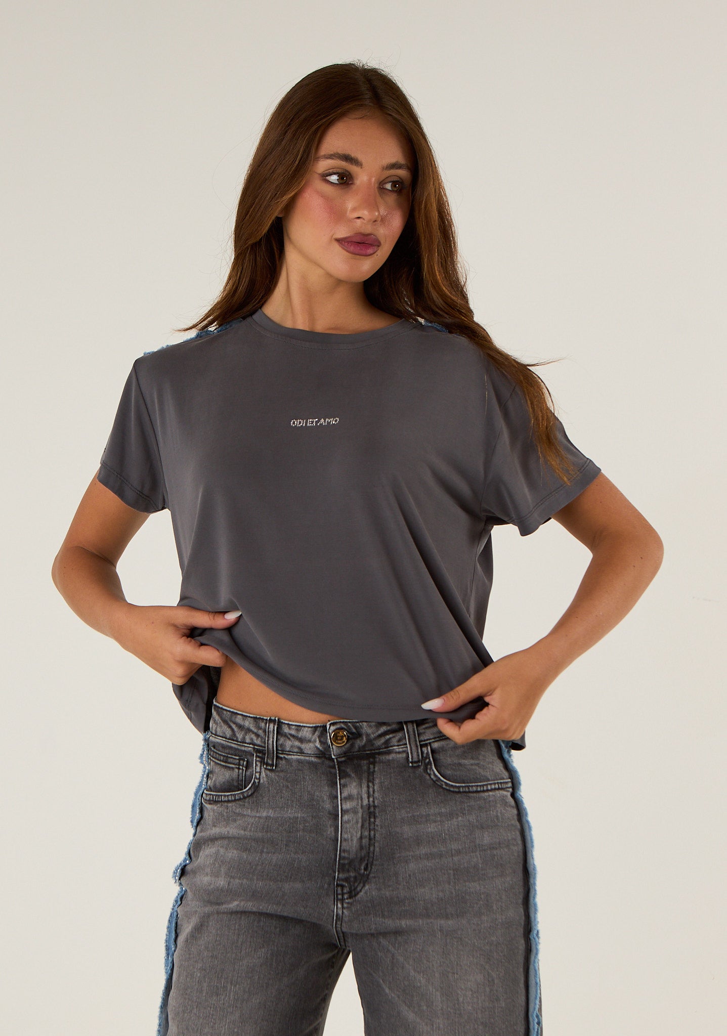 T-shirt con dettaglio su spalla