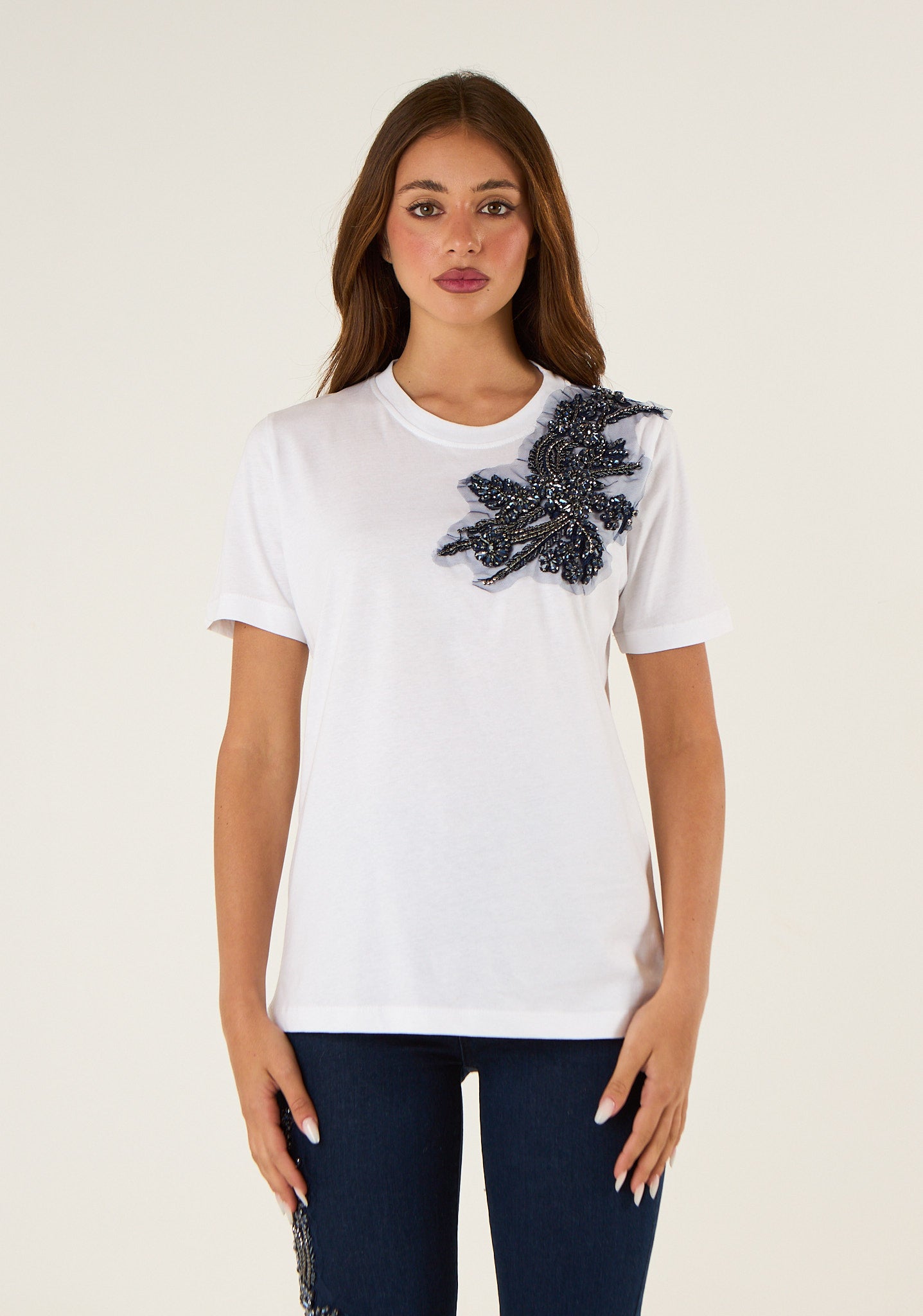 T-shirt con applicazione preziosa