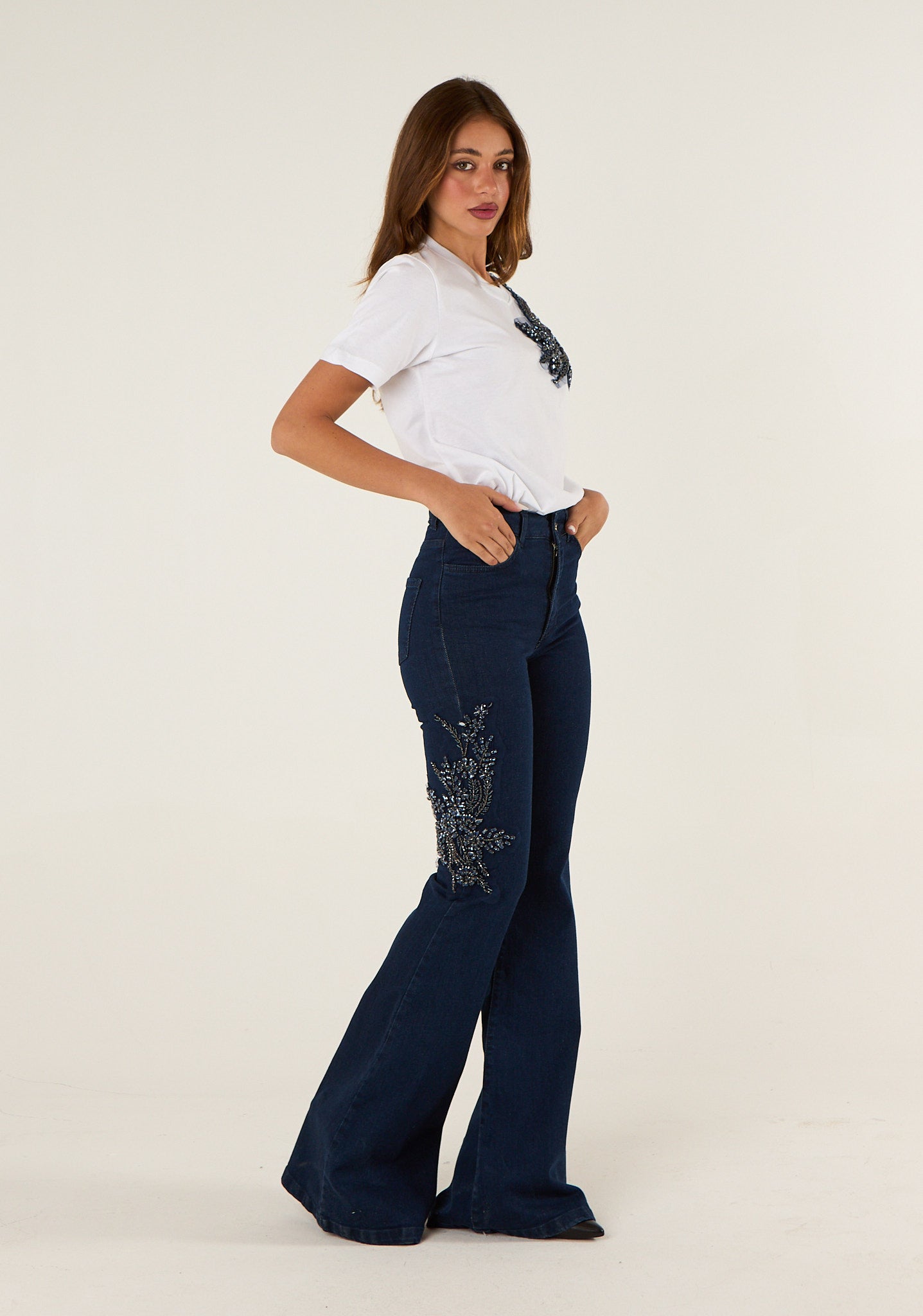 T-shirt con applicazione preziosa