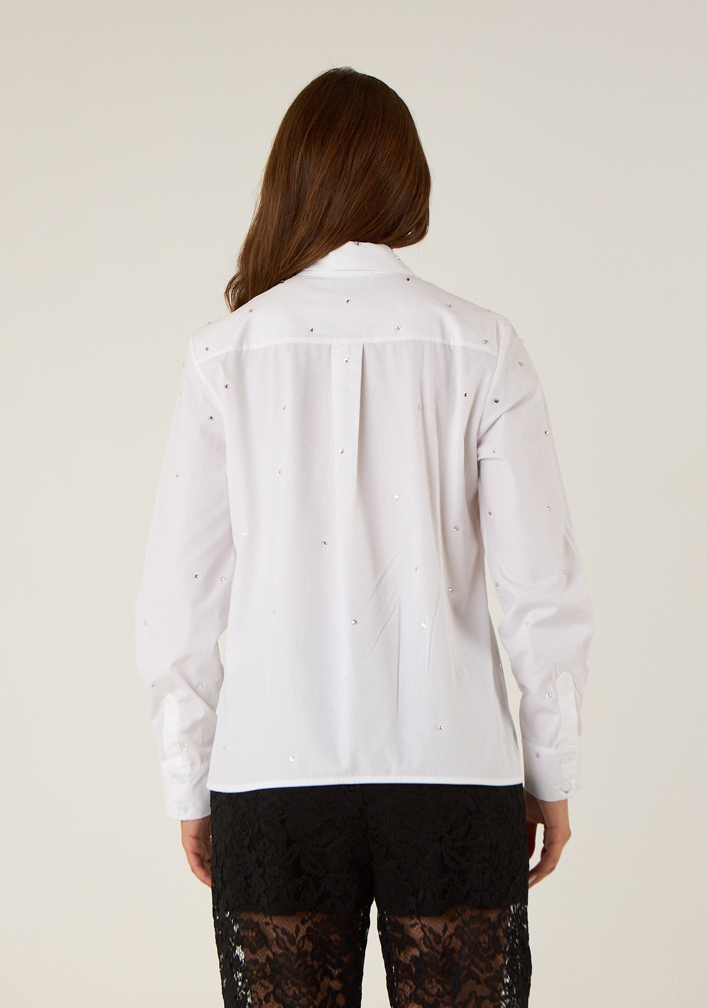 Camicia a taglio quadrato con applicazioni