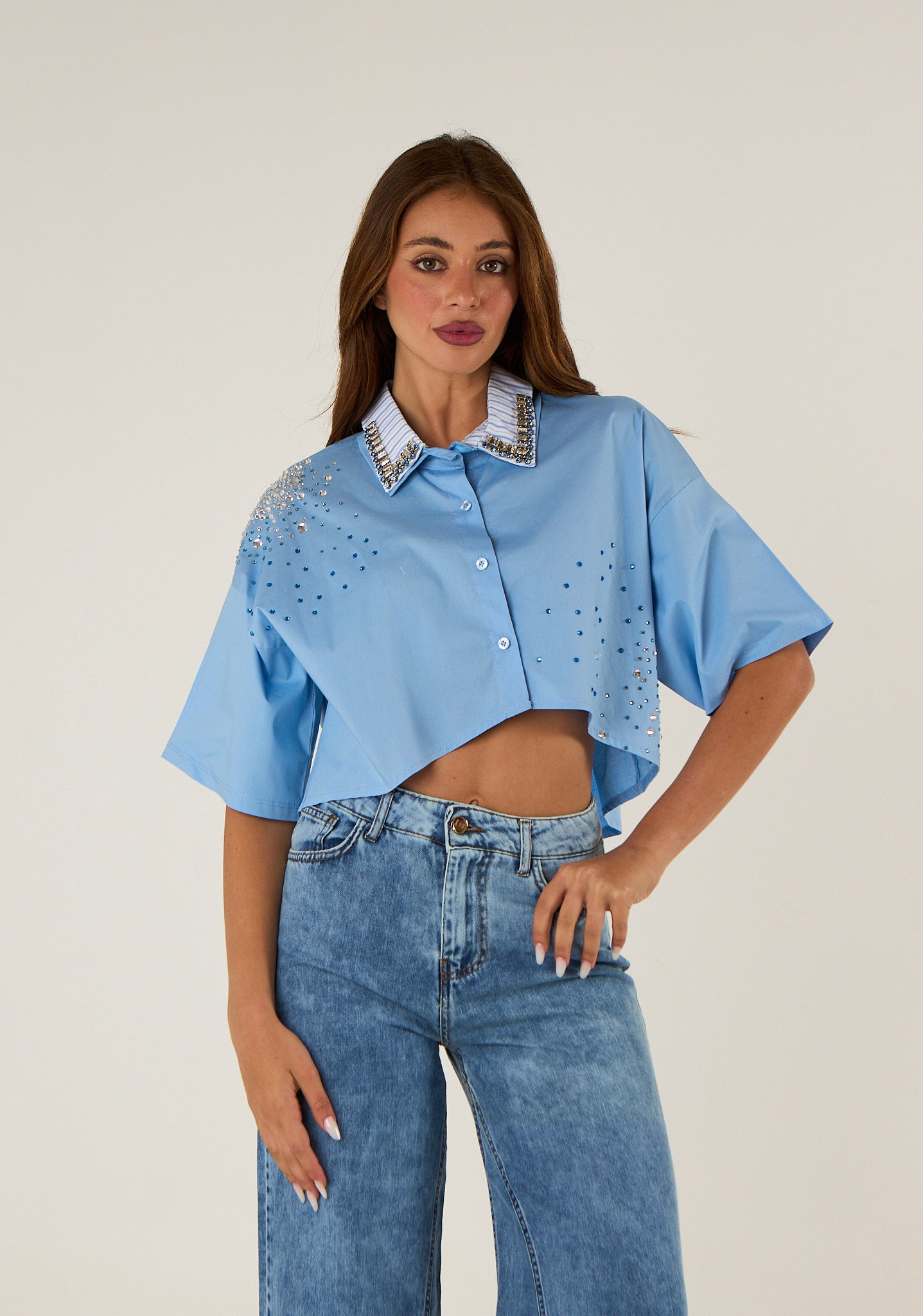 Camicia crop con colletto a contrasto