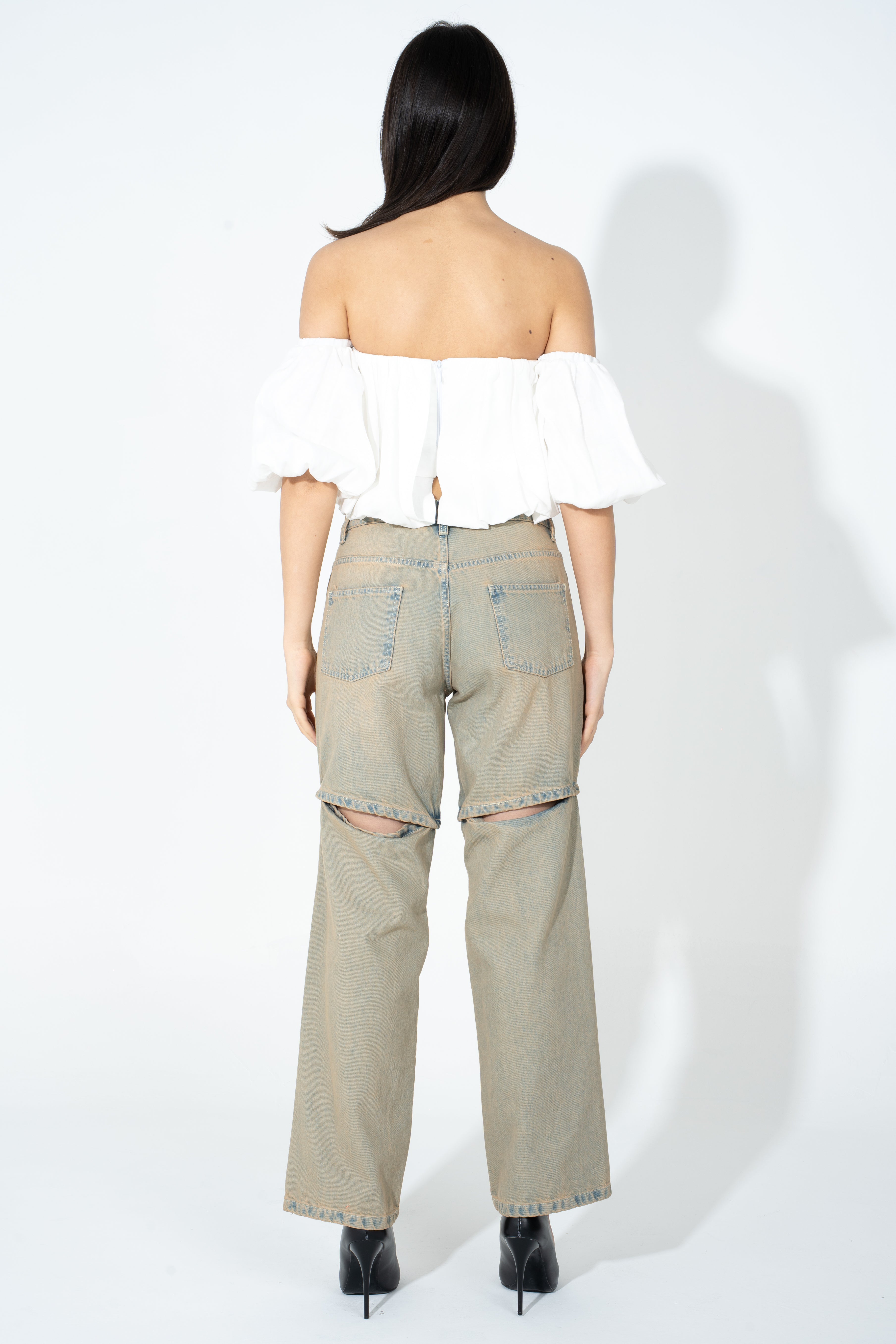 Jeans con tagli
