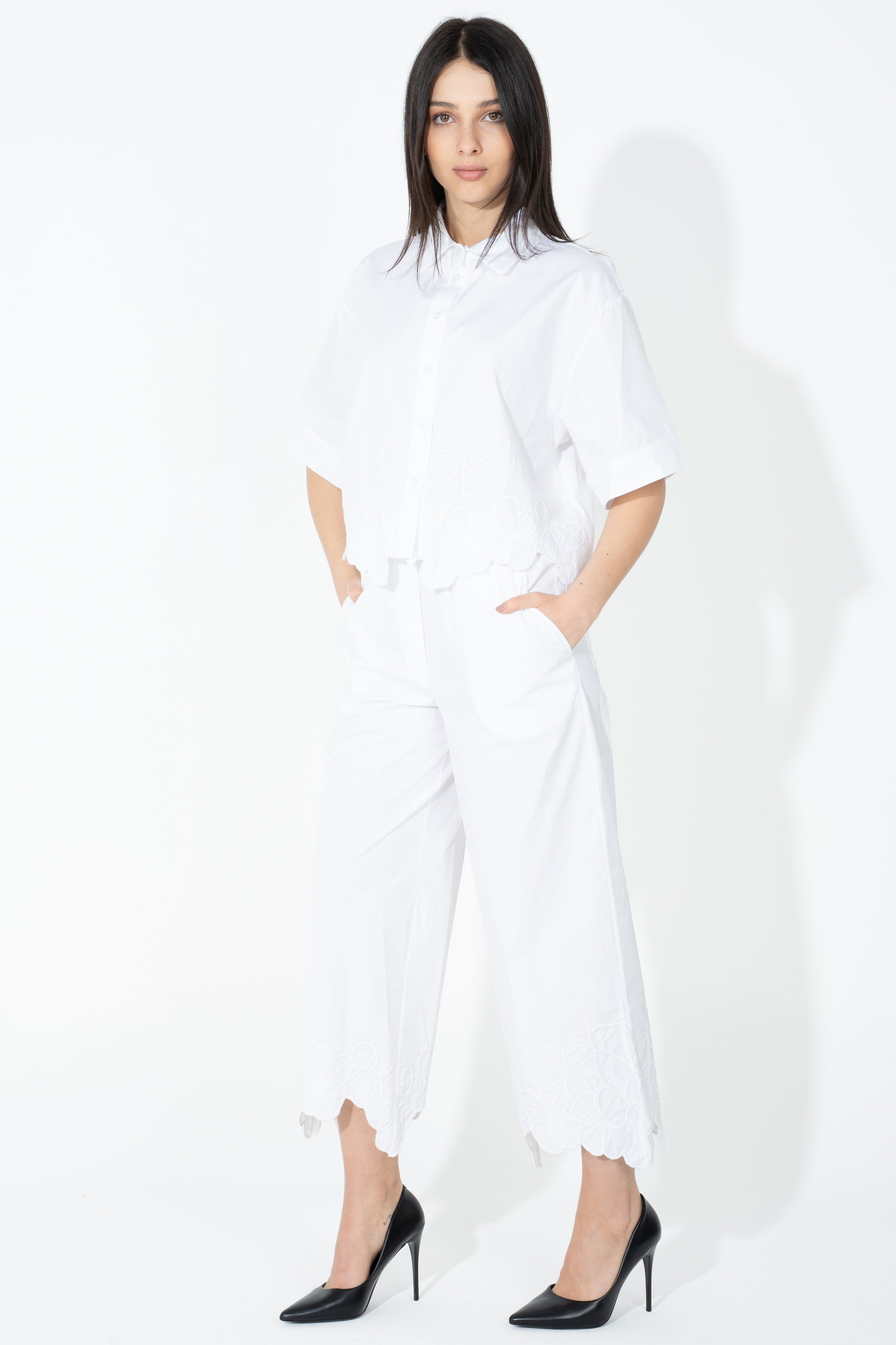 Pantalone con fondo stondato