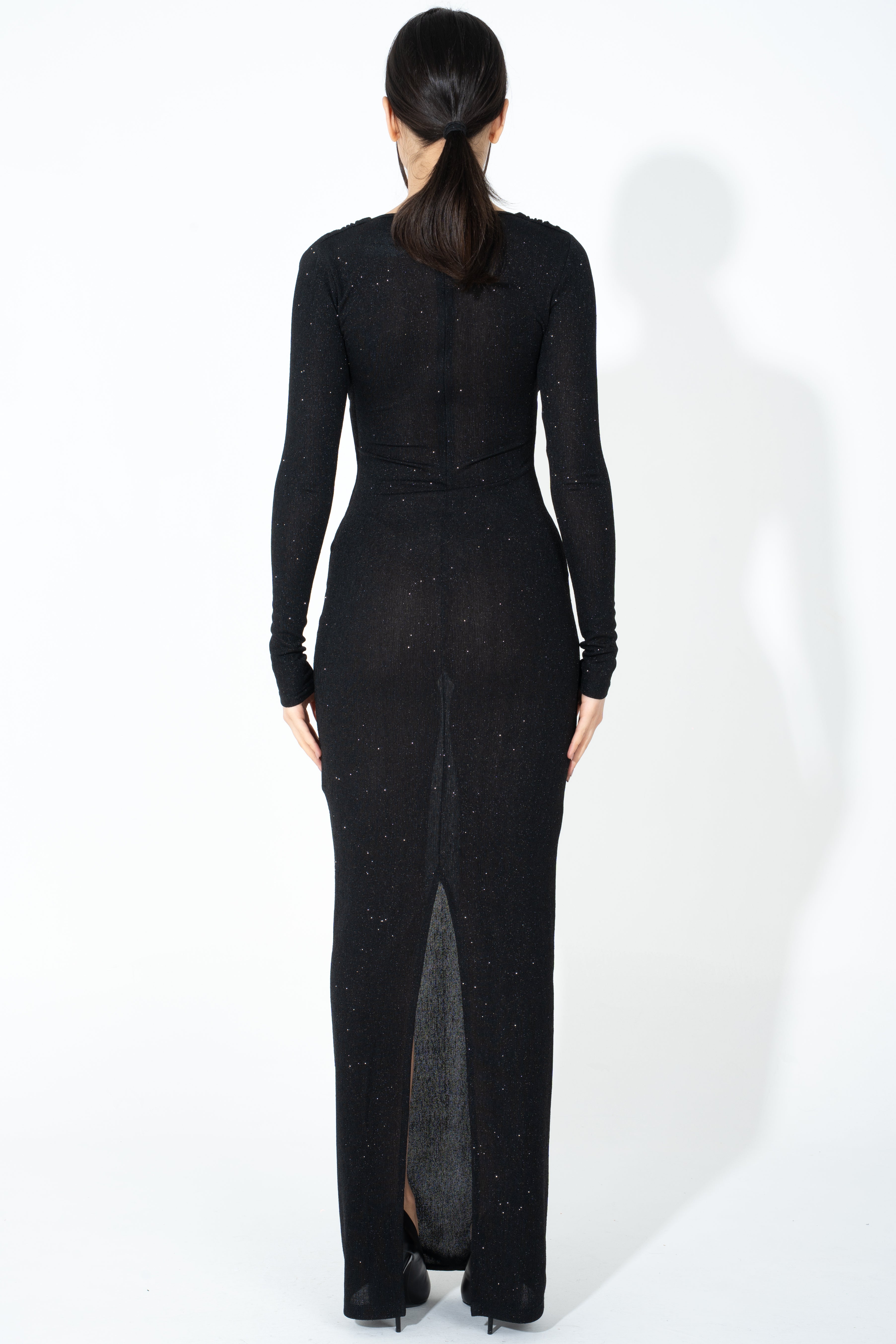 Abito lungo con spacco posteriore