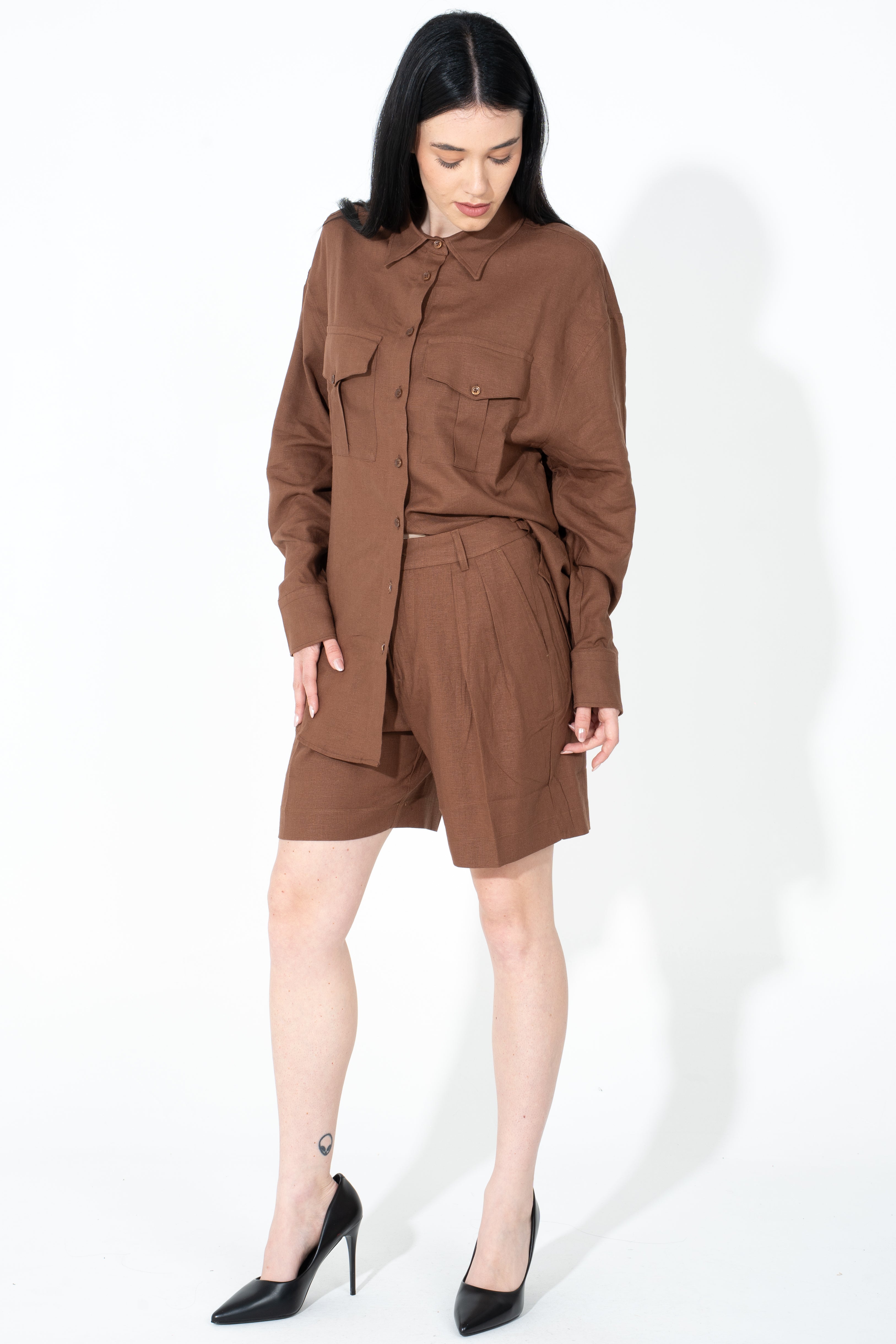Short morbidi in lino