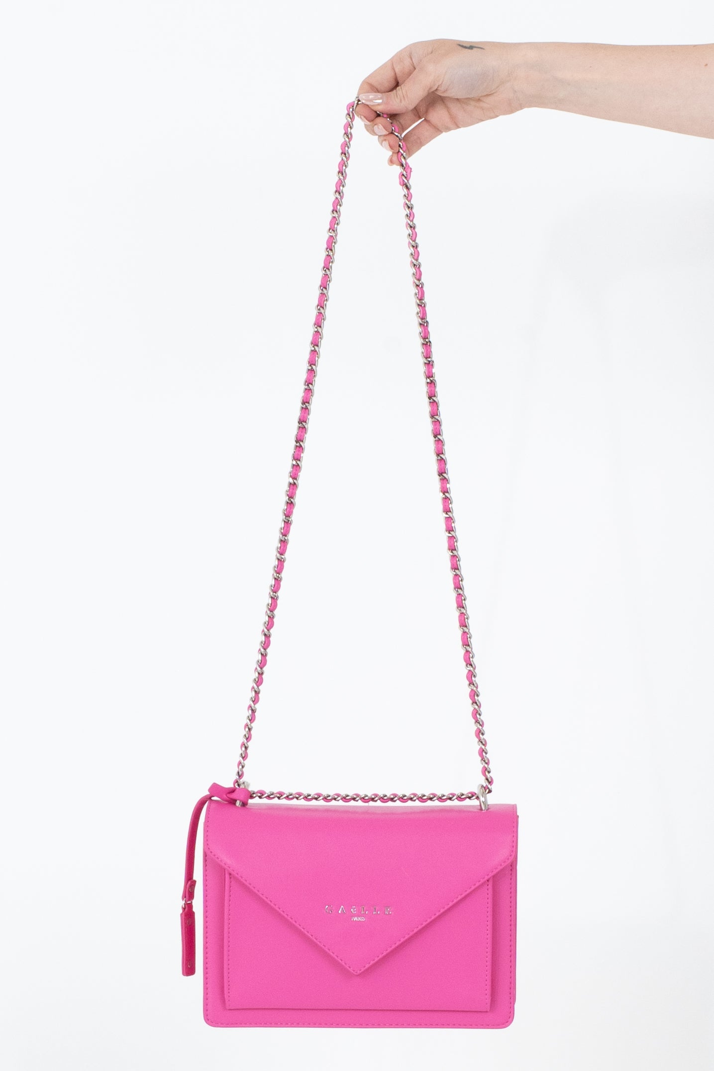 Borsa a spalla con patta a punta
