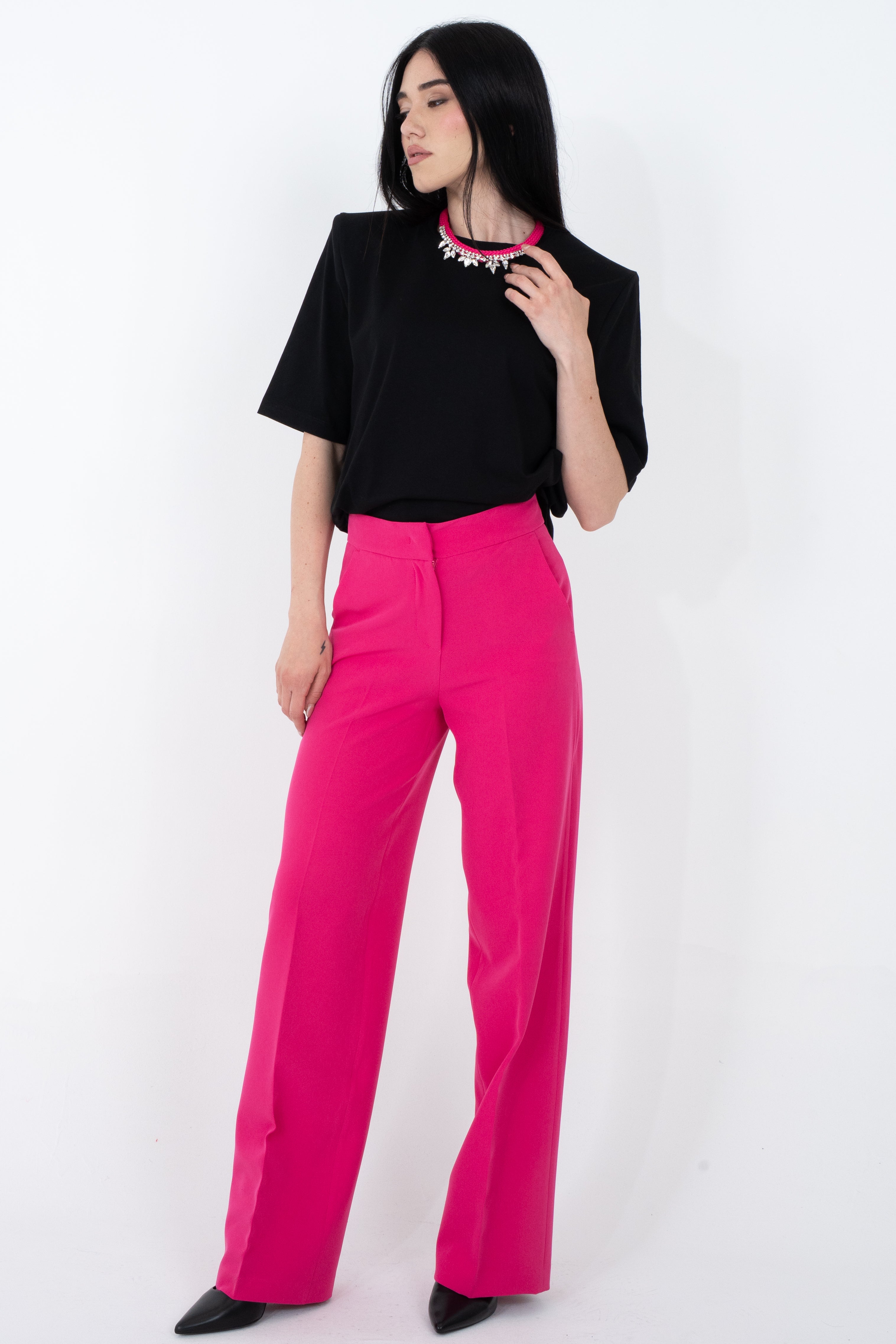 T-shirt con collana