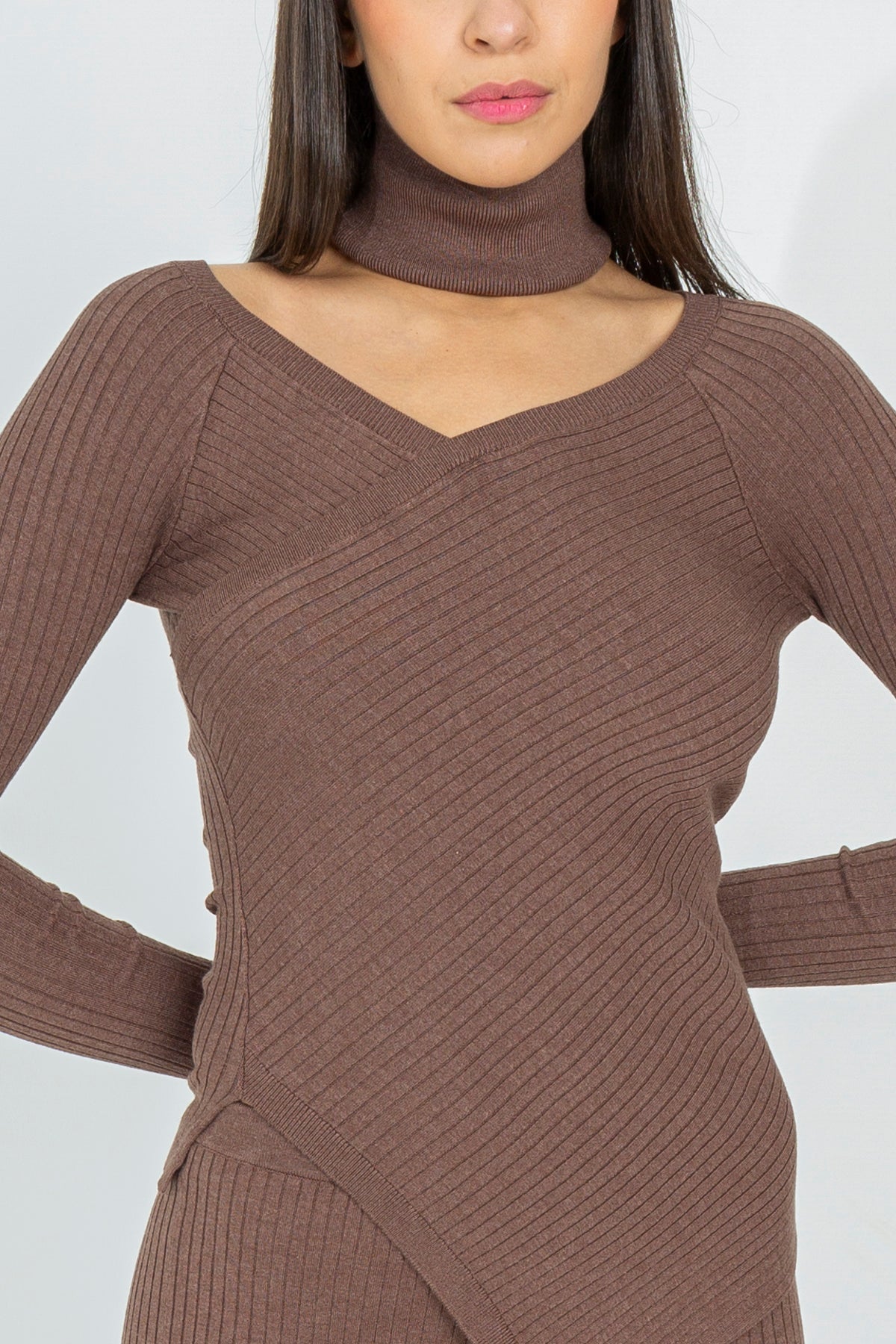 Ribbed sweater with removable collar