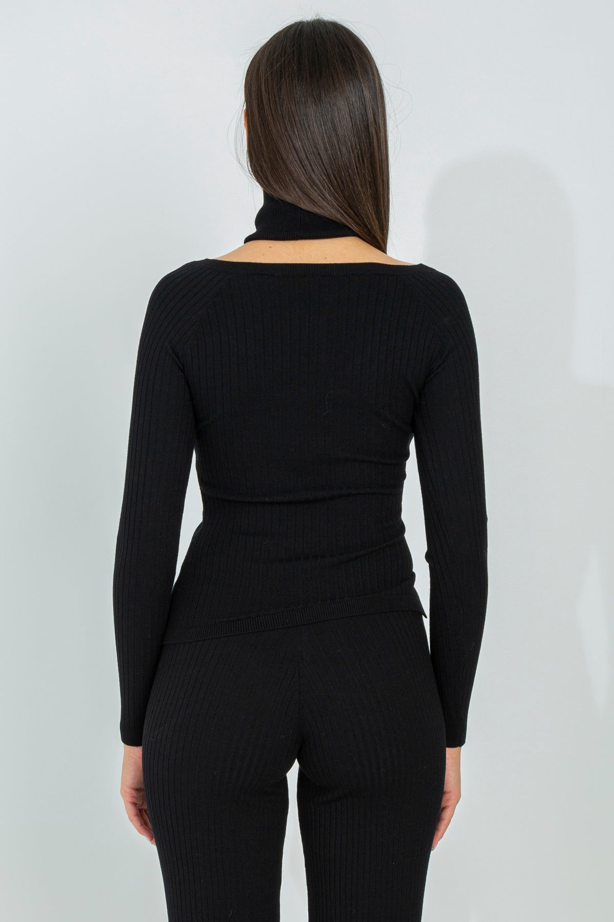 Ribbed sweater with removable collar