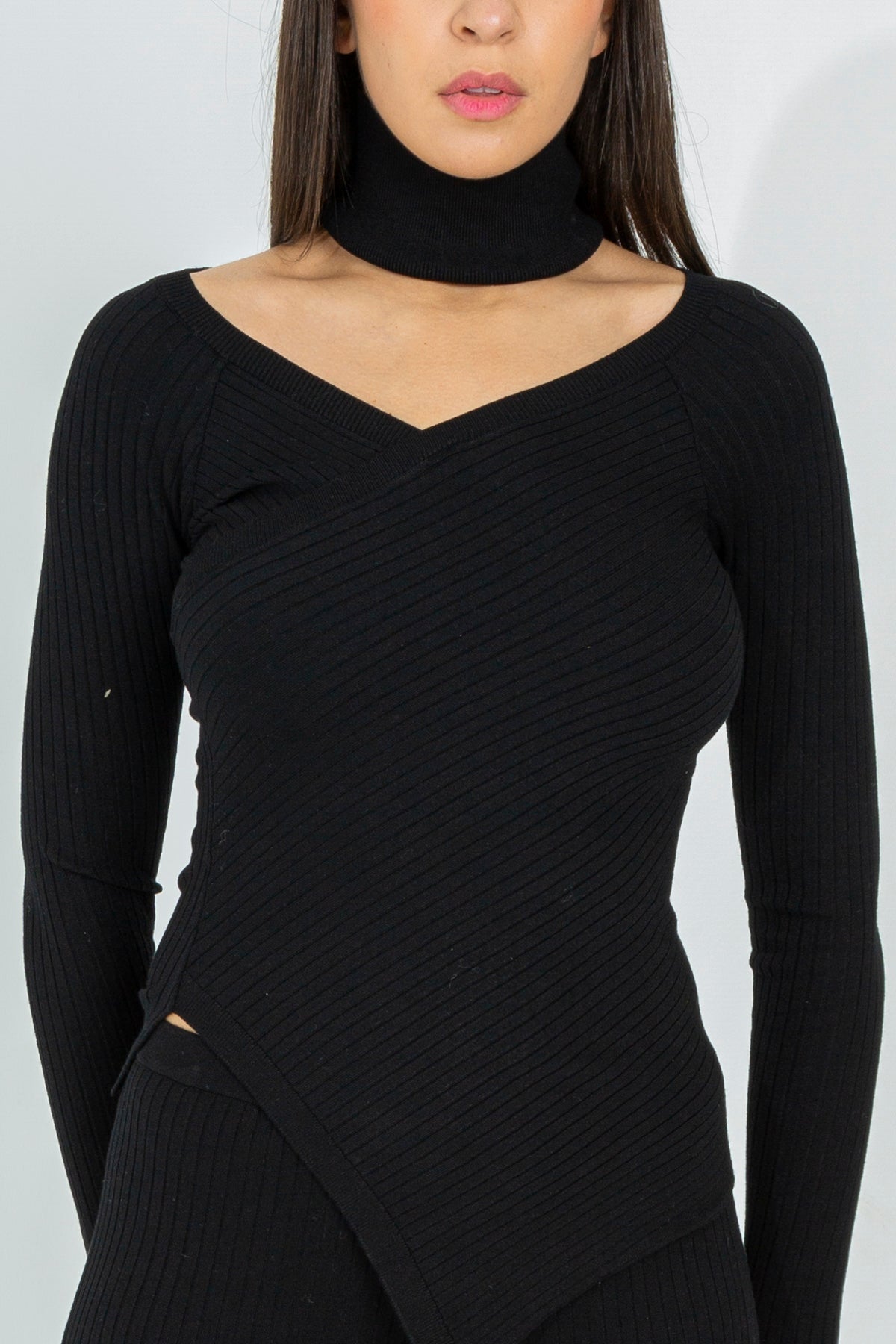 Ribbed sweater with removable collar