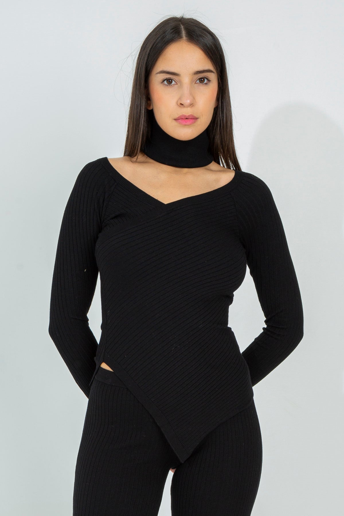 Ribbed sweater with removable collar