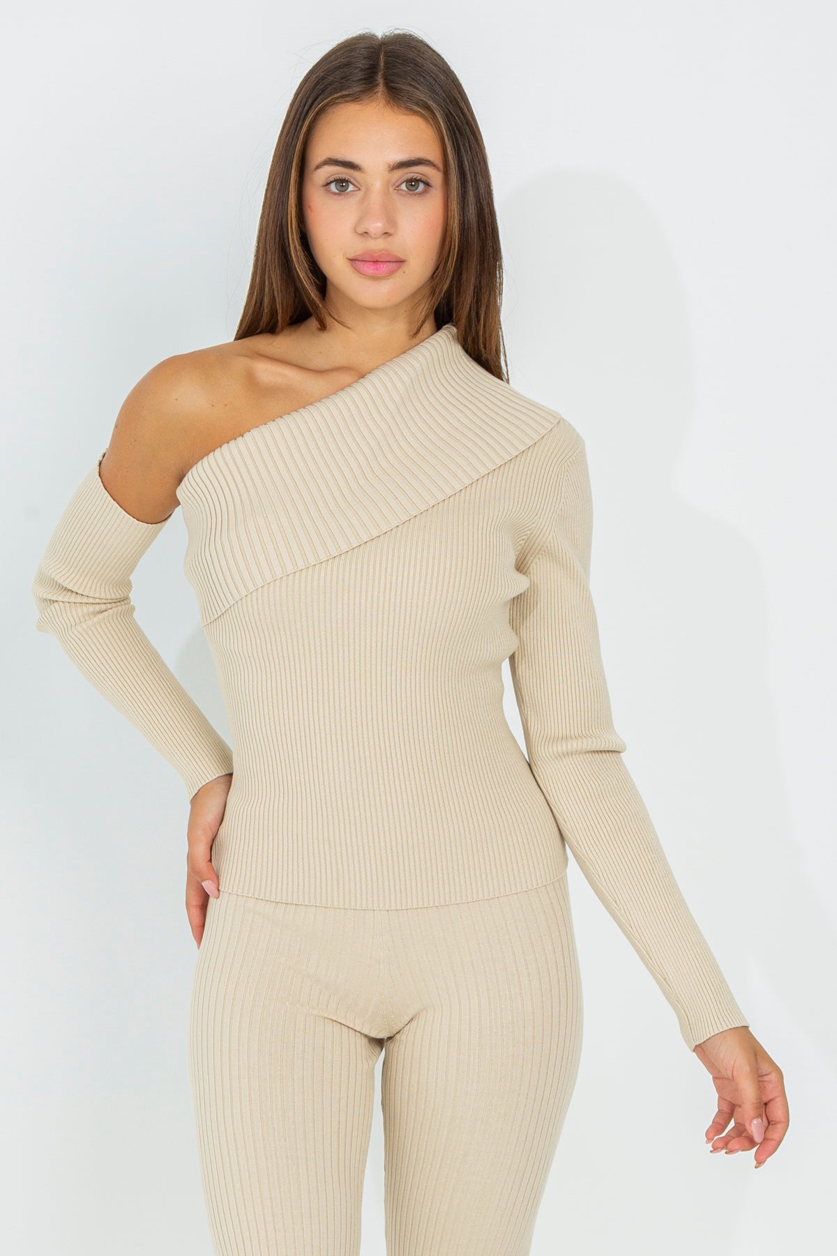 Ribbed one-shoulder sweater