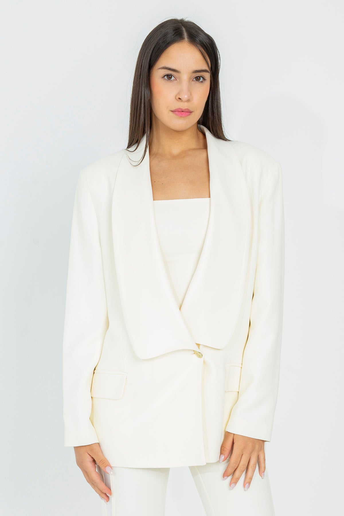 Jacket with wide lapels