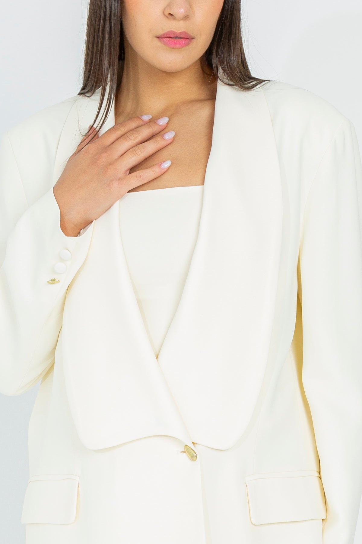 Jacket with wide lapels