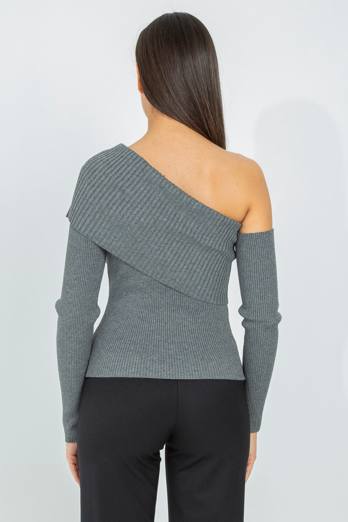 Ribbed one-shoulder sweater