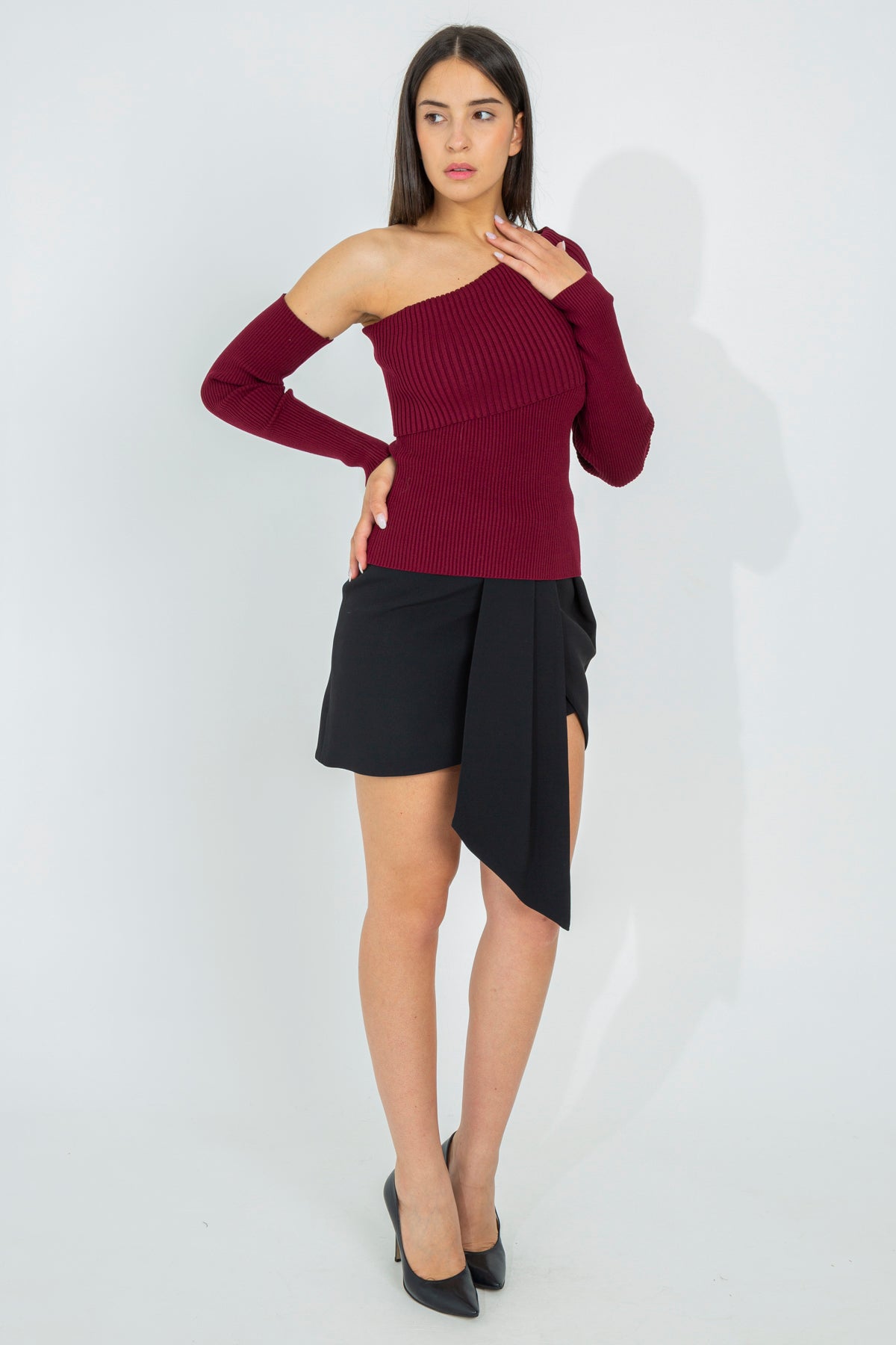 Ribbed one-shoulder sweater