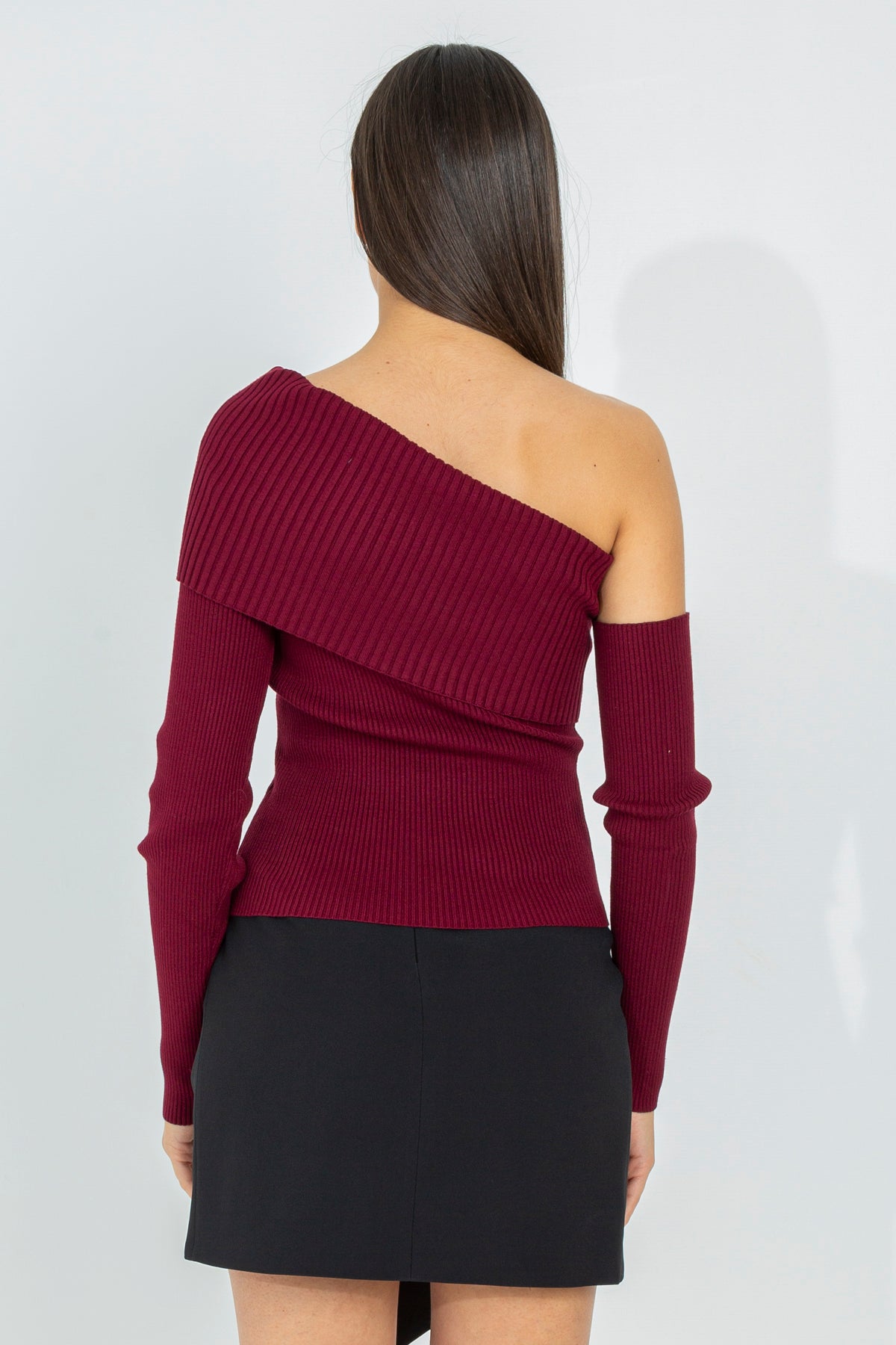 Ribbed one-shoulder sweater