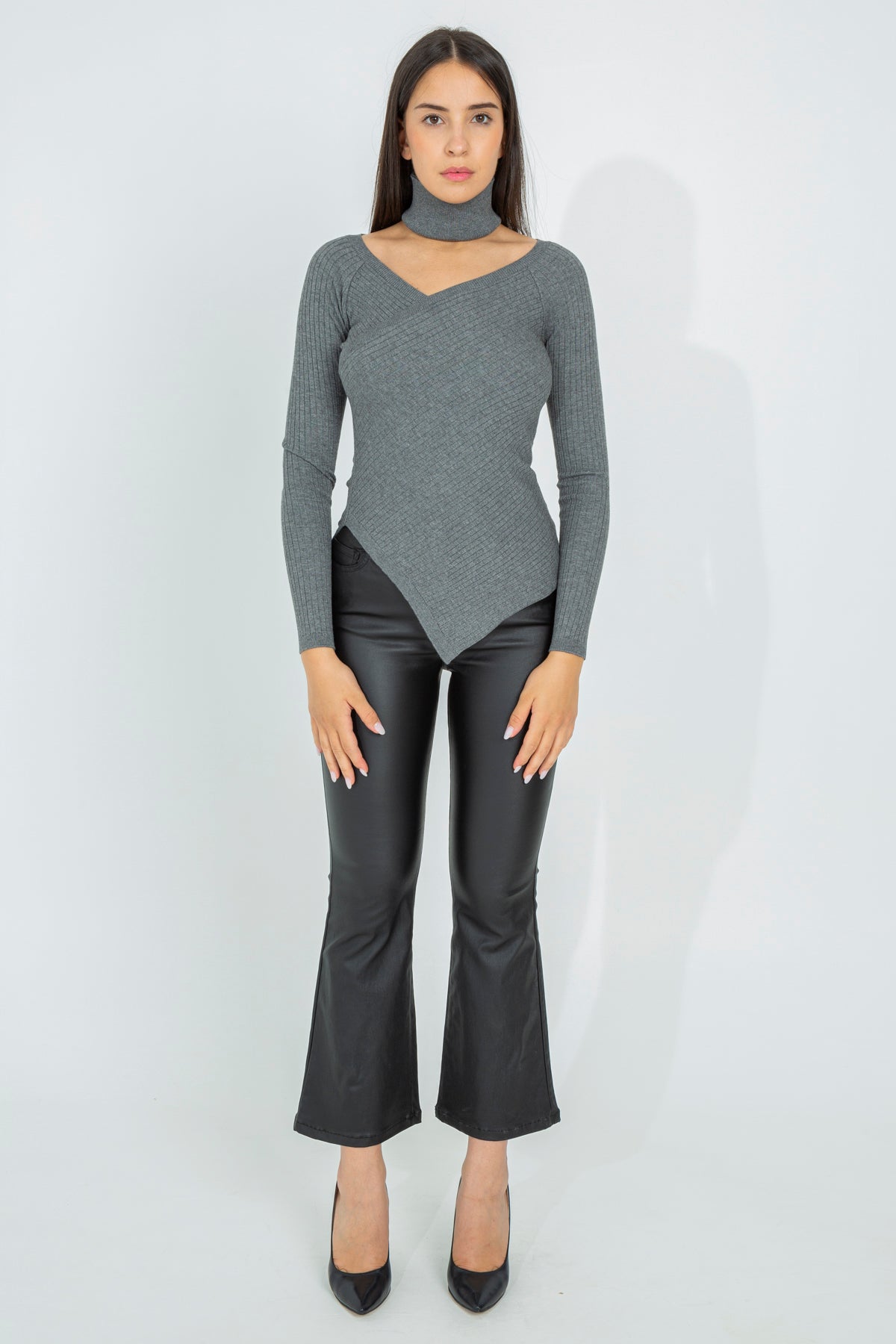 Ribbed sweater with removable collar