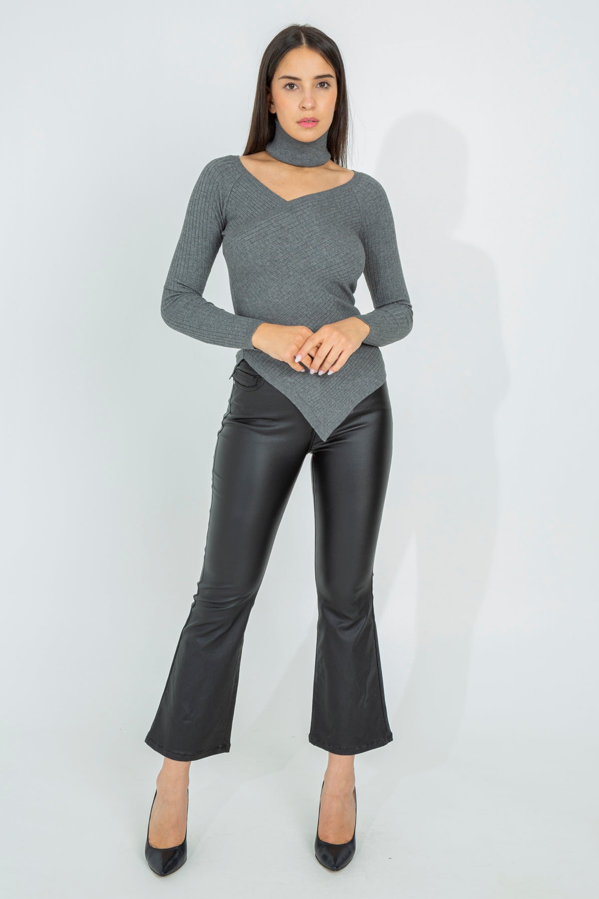 Ribbed sweater with removable collar