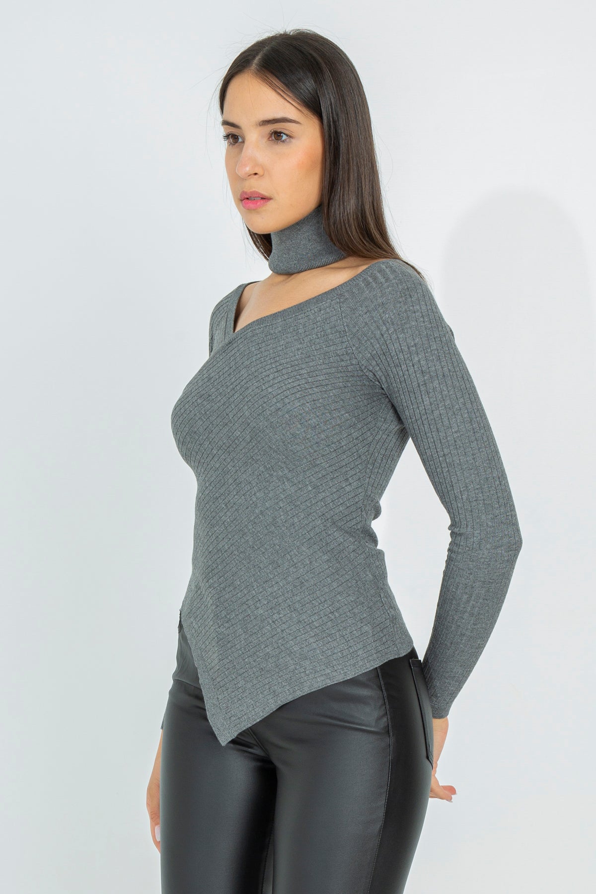 Ribbed sweater with removable collar