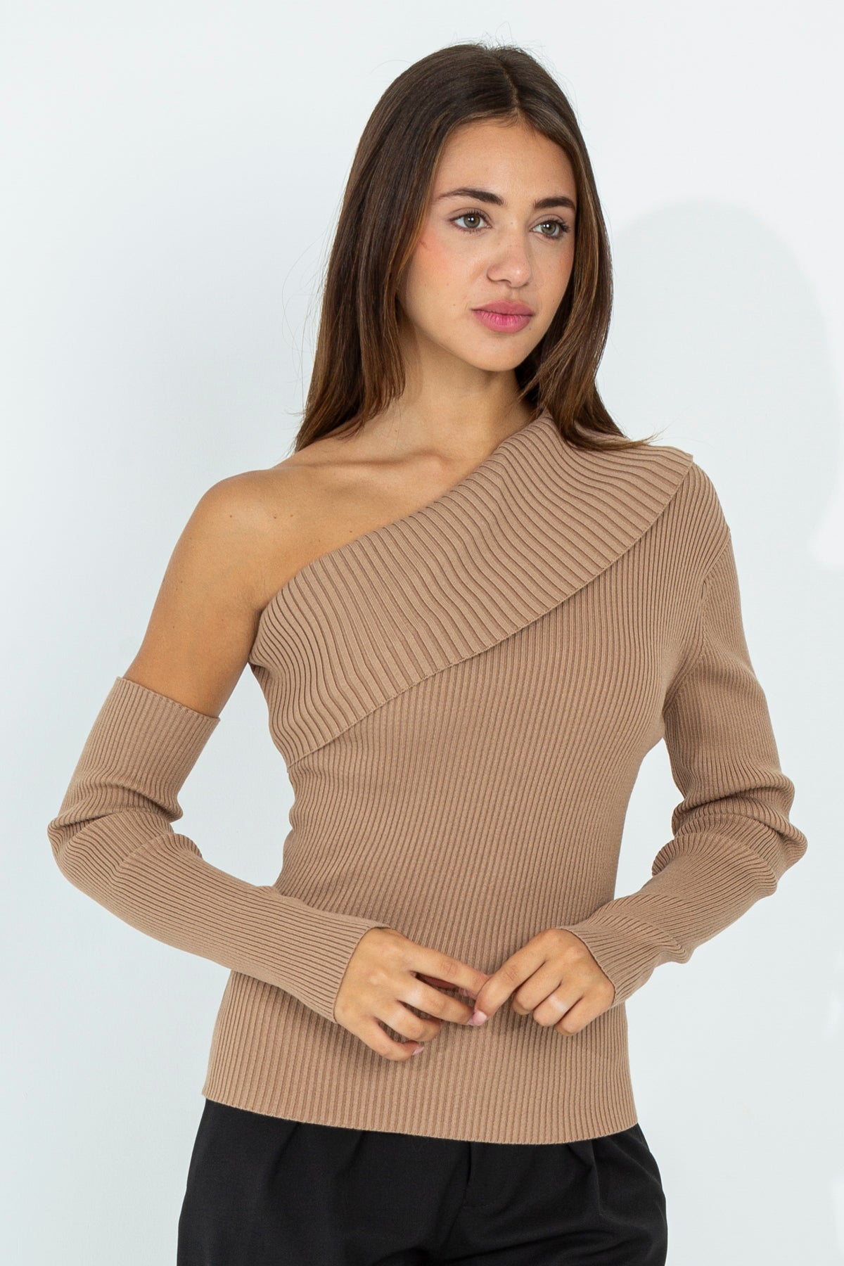 Ribbed one-shoulder sweater