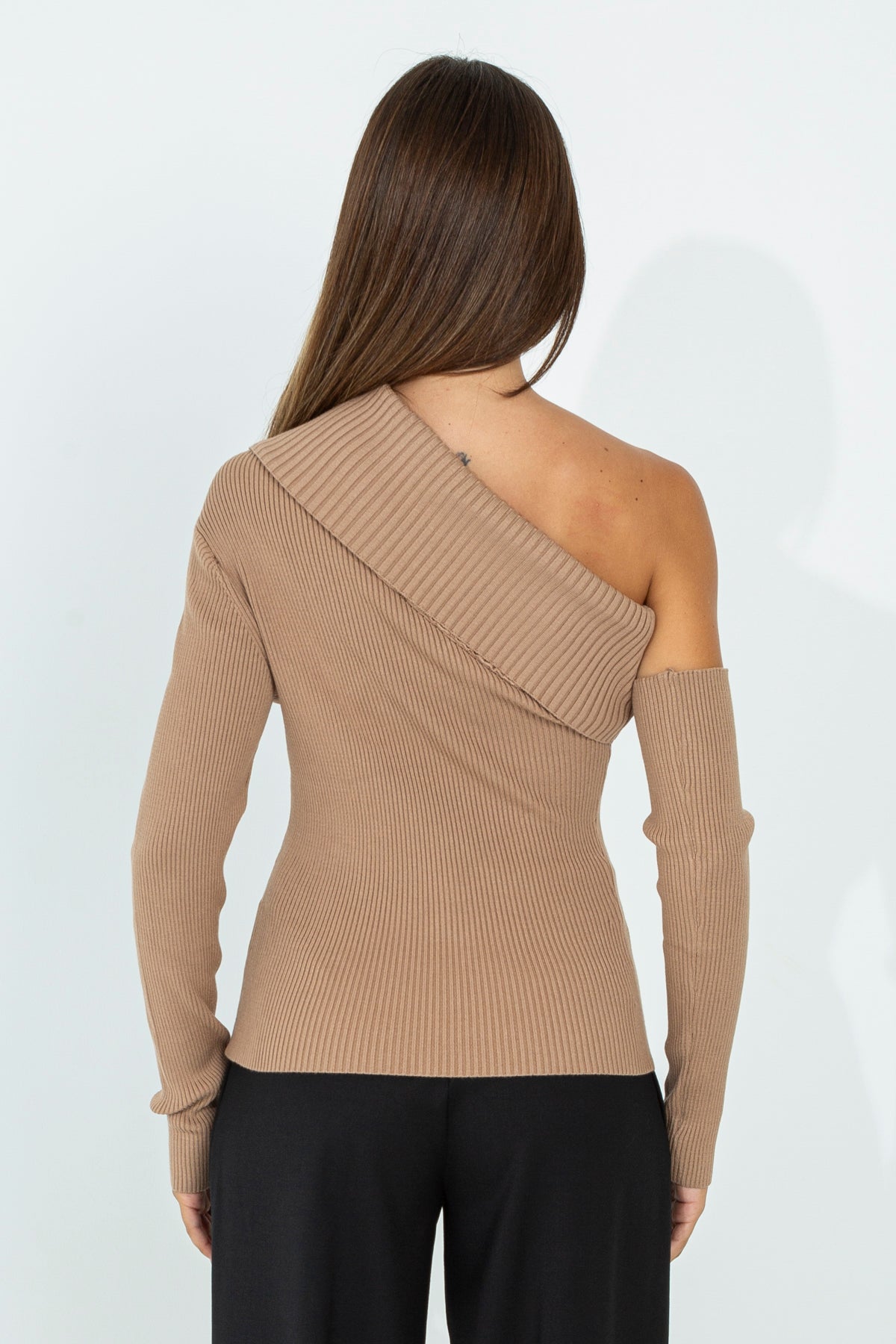 Ribbed one-shoulder sweater