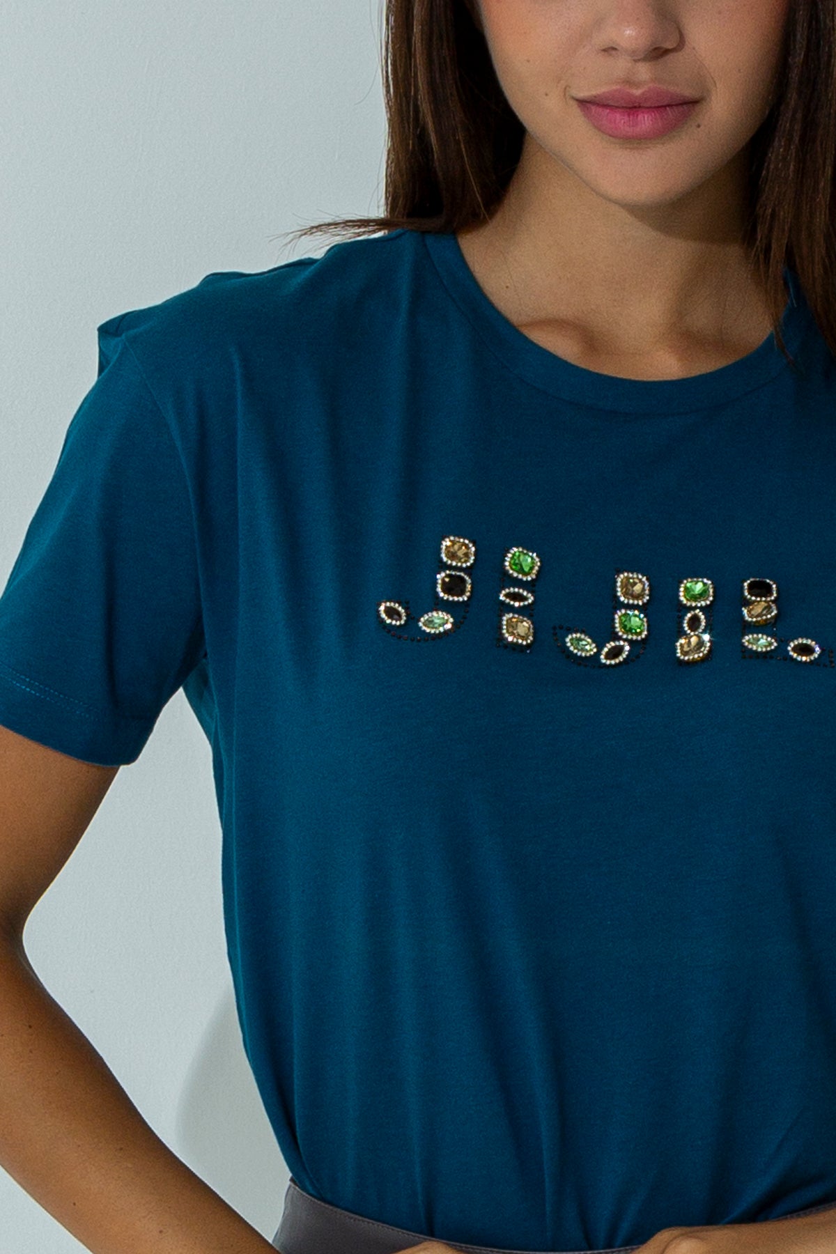 T-shirt with precious applications