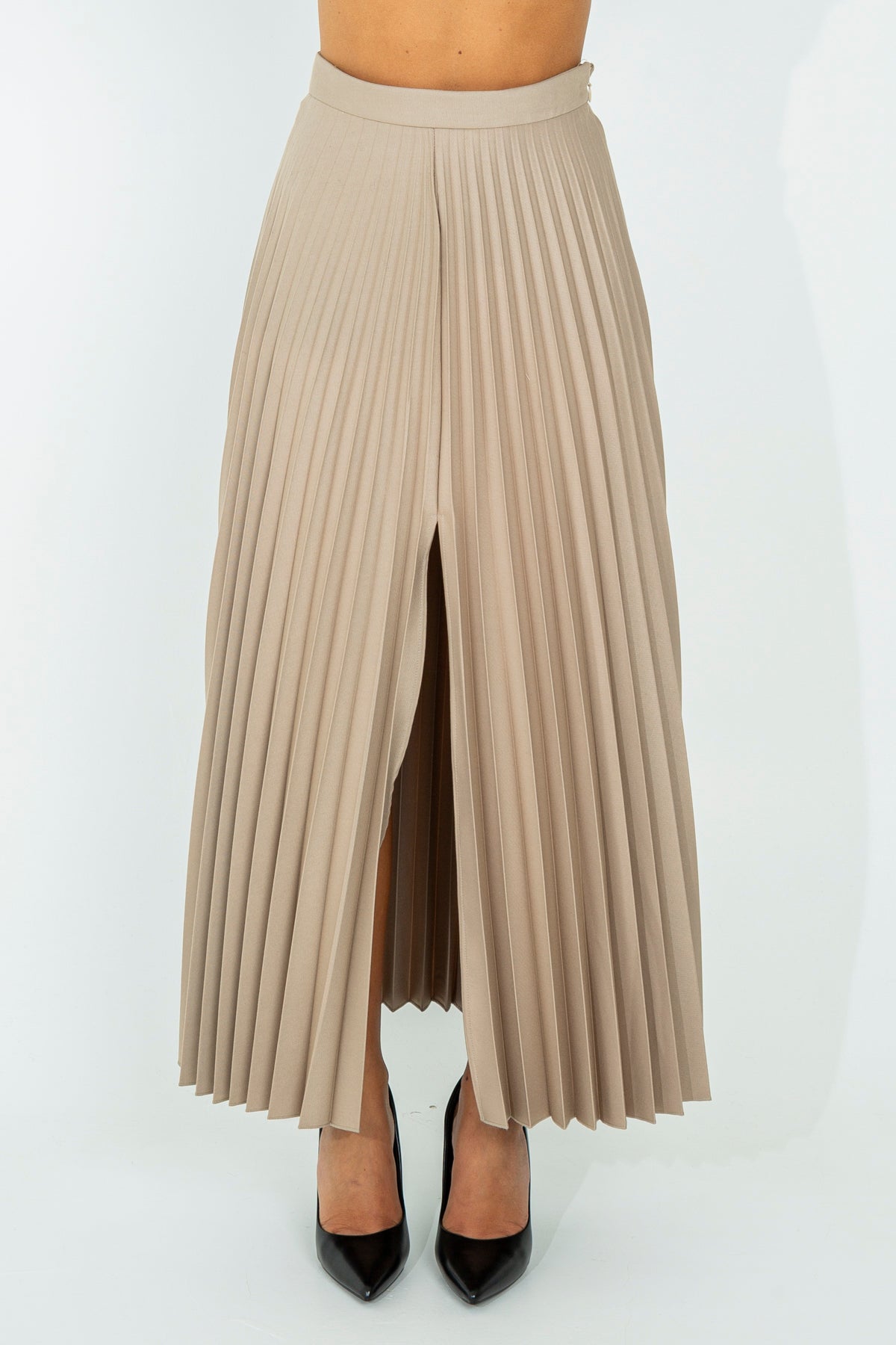 Maxi pleated skirt