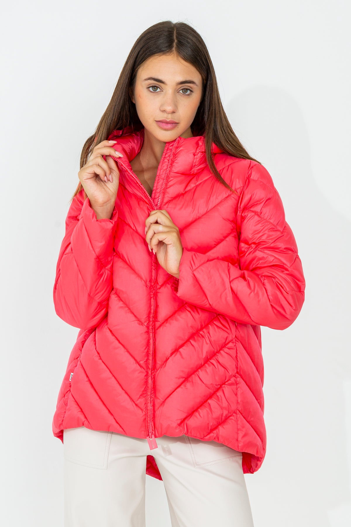 Short asymmetrical down jacket