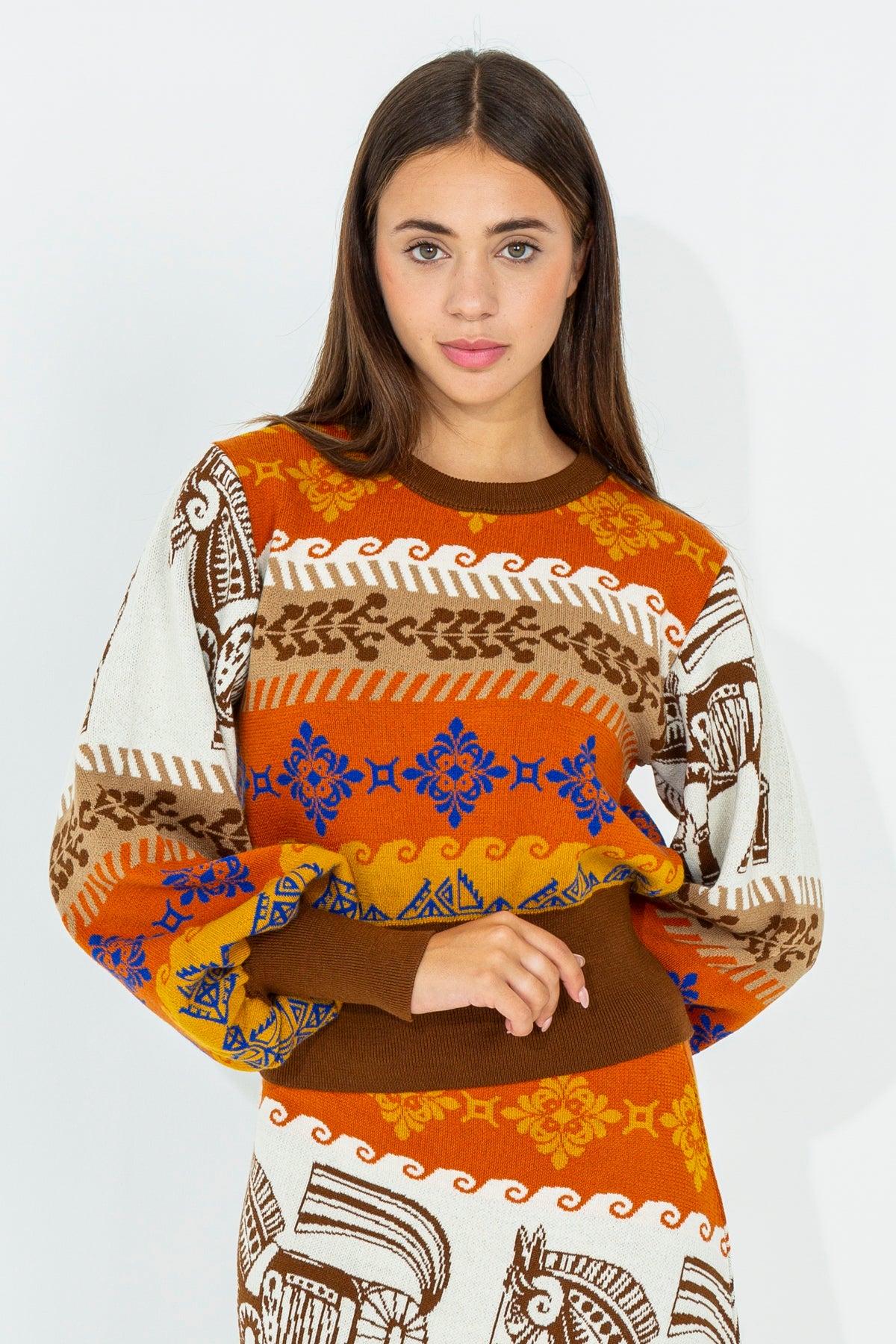 Short crew neck sweater with horse pattern