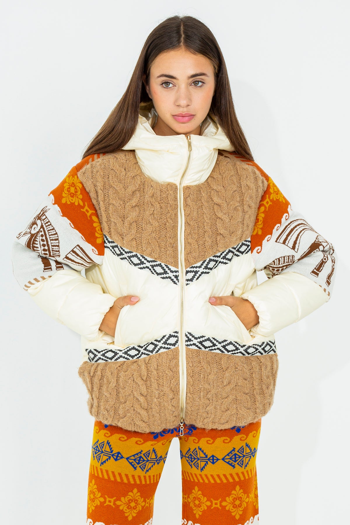 Short down jacket with horse pattern