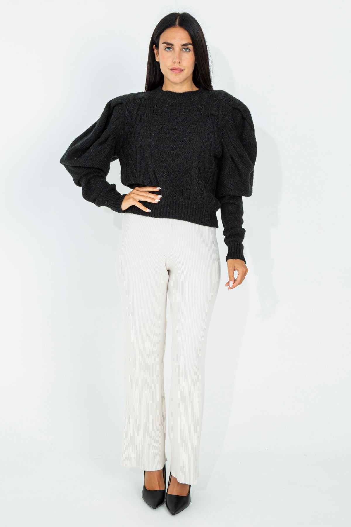 Crop top with voluminous sleeves