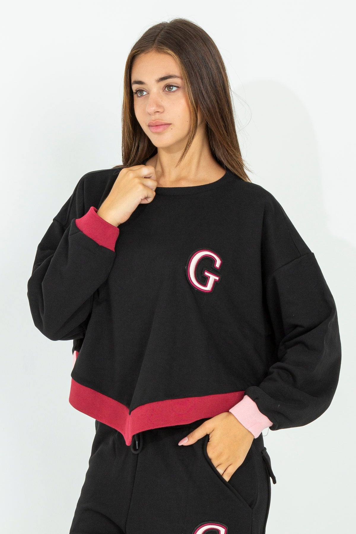 Sweatshirt with pointed bottom