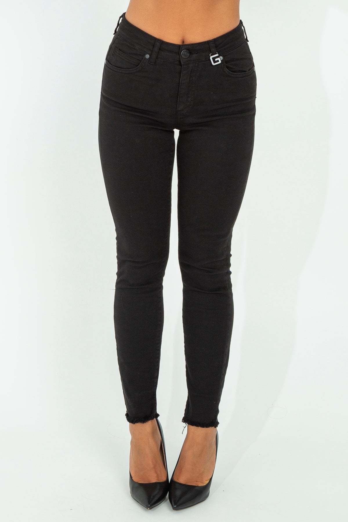 Solid color skinny jeans