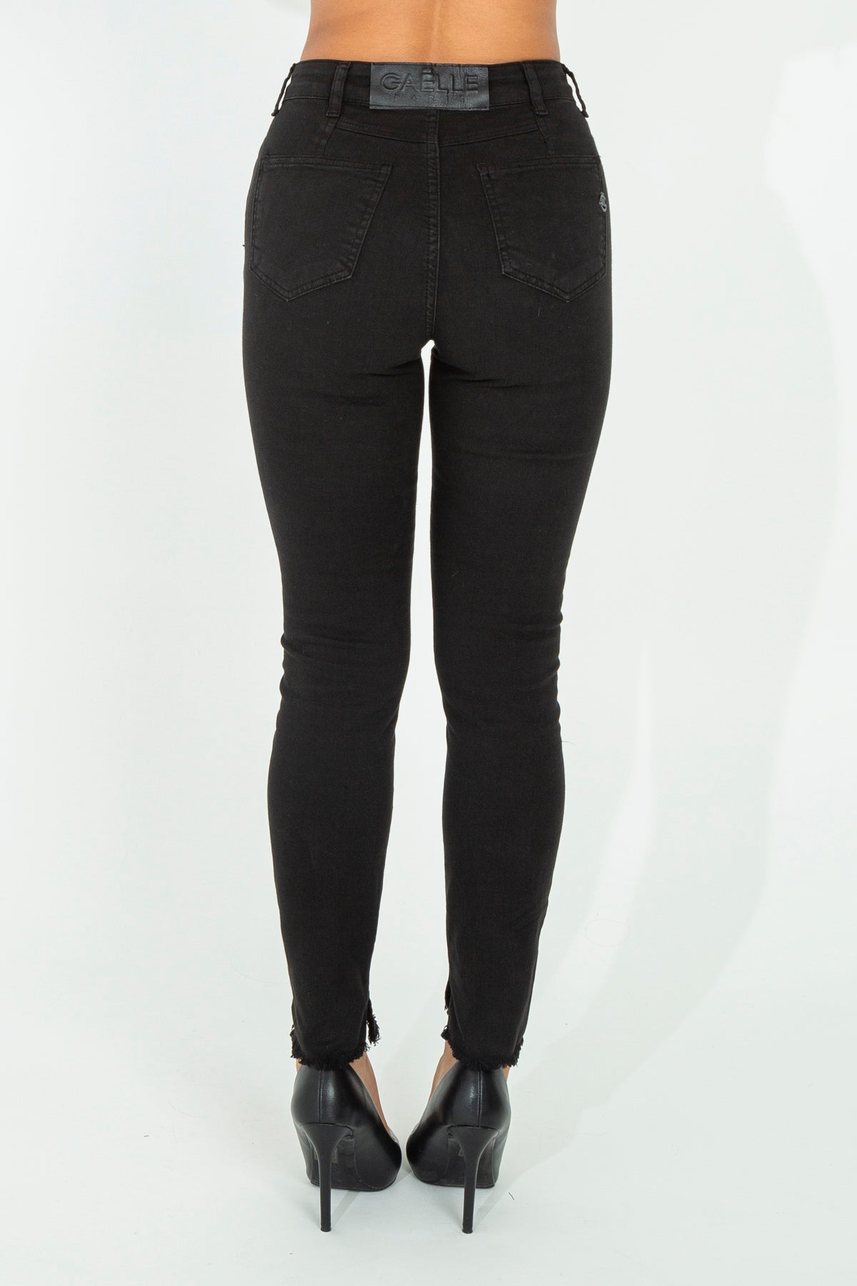 Solid color skinny jeans