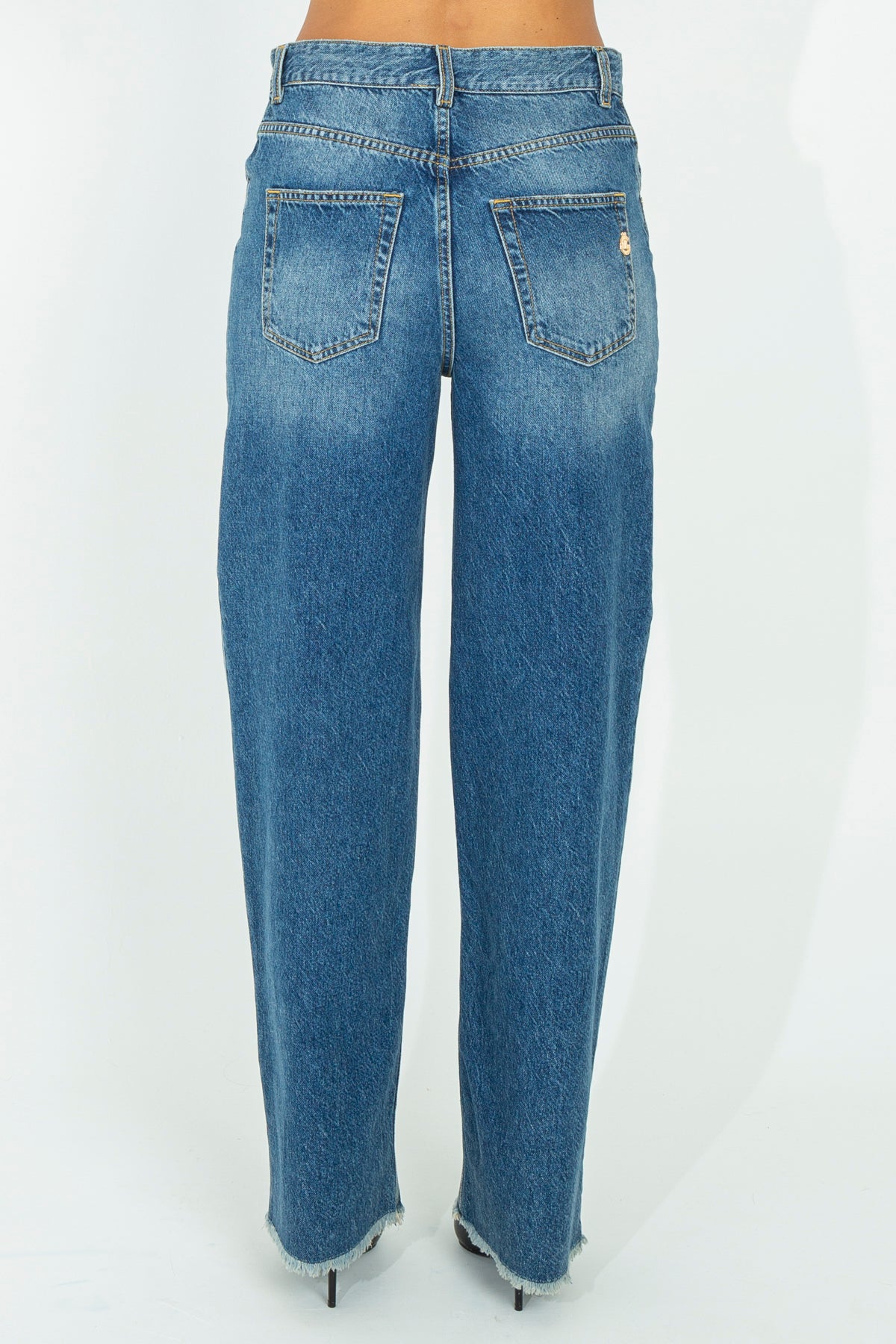 Low waisted boy jeans