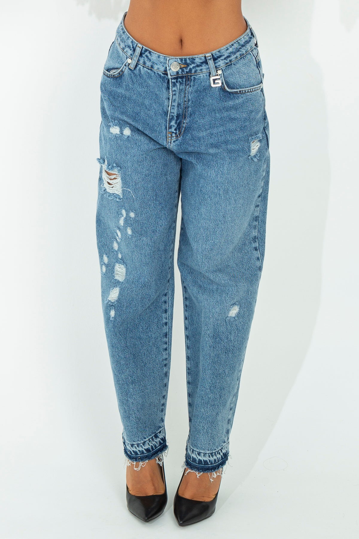 Slouchy jeans with rips