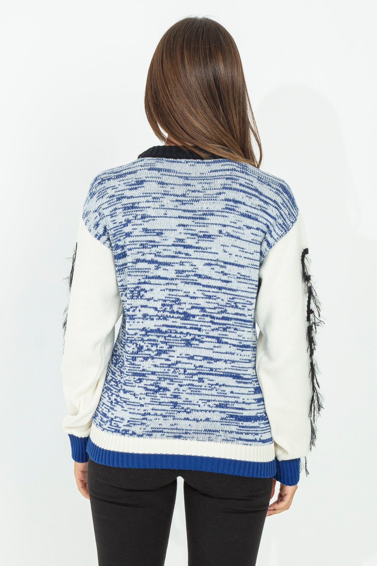 Pullover with contrasting sleeves