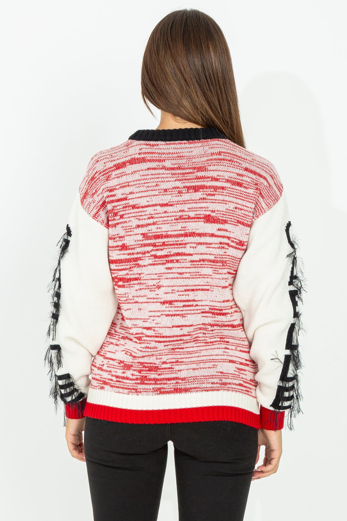 Pullover with contrasting sleeves