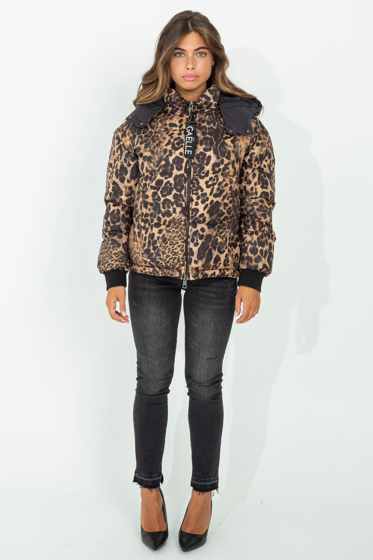 Short animalier down jacket