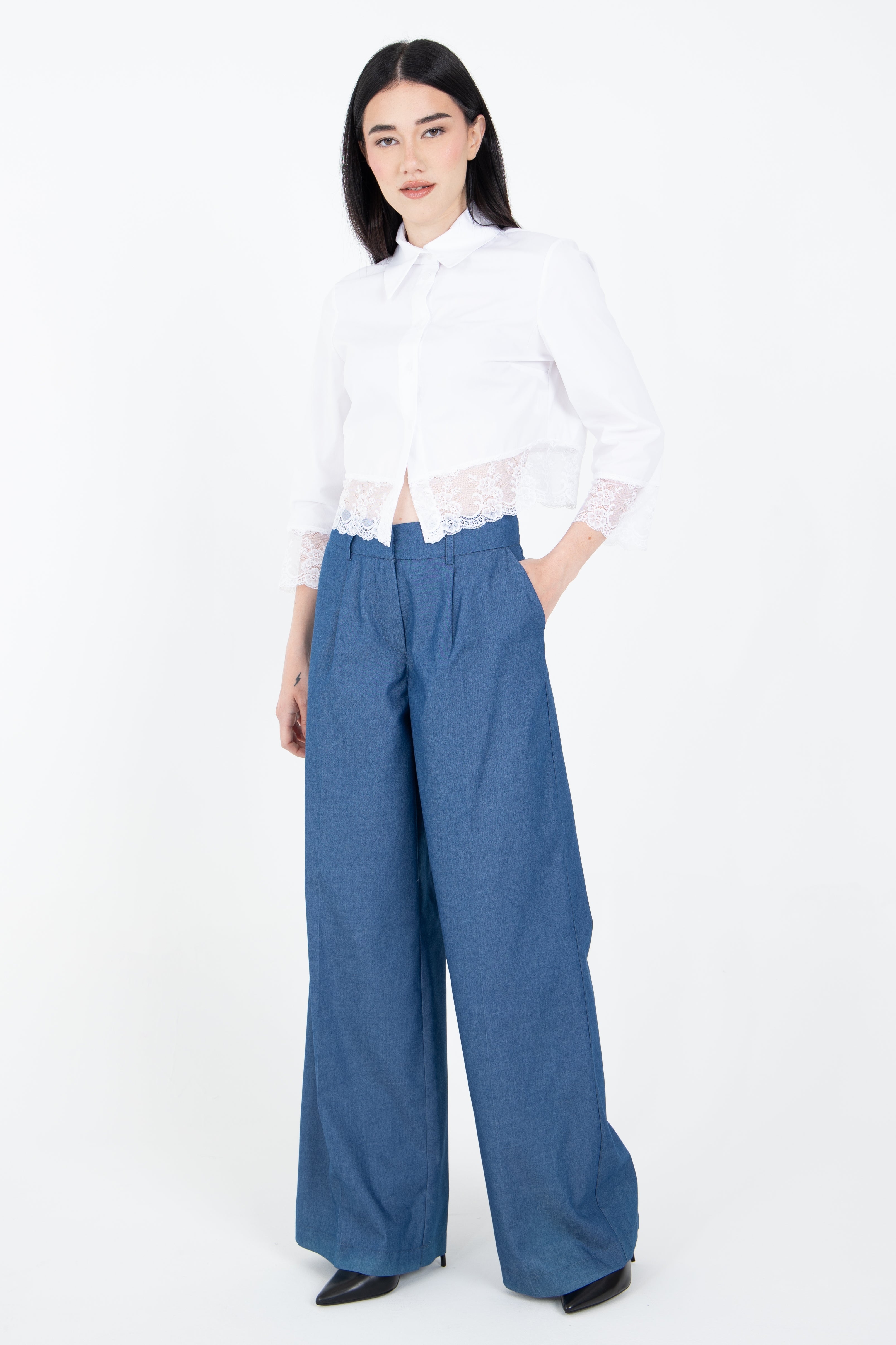 Camicia crop con fondo in pizzo