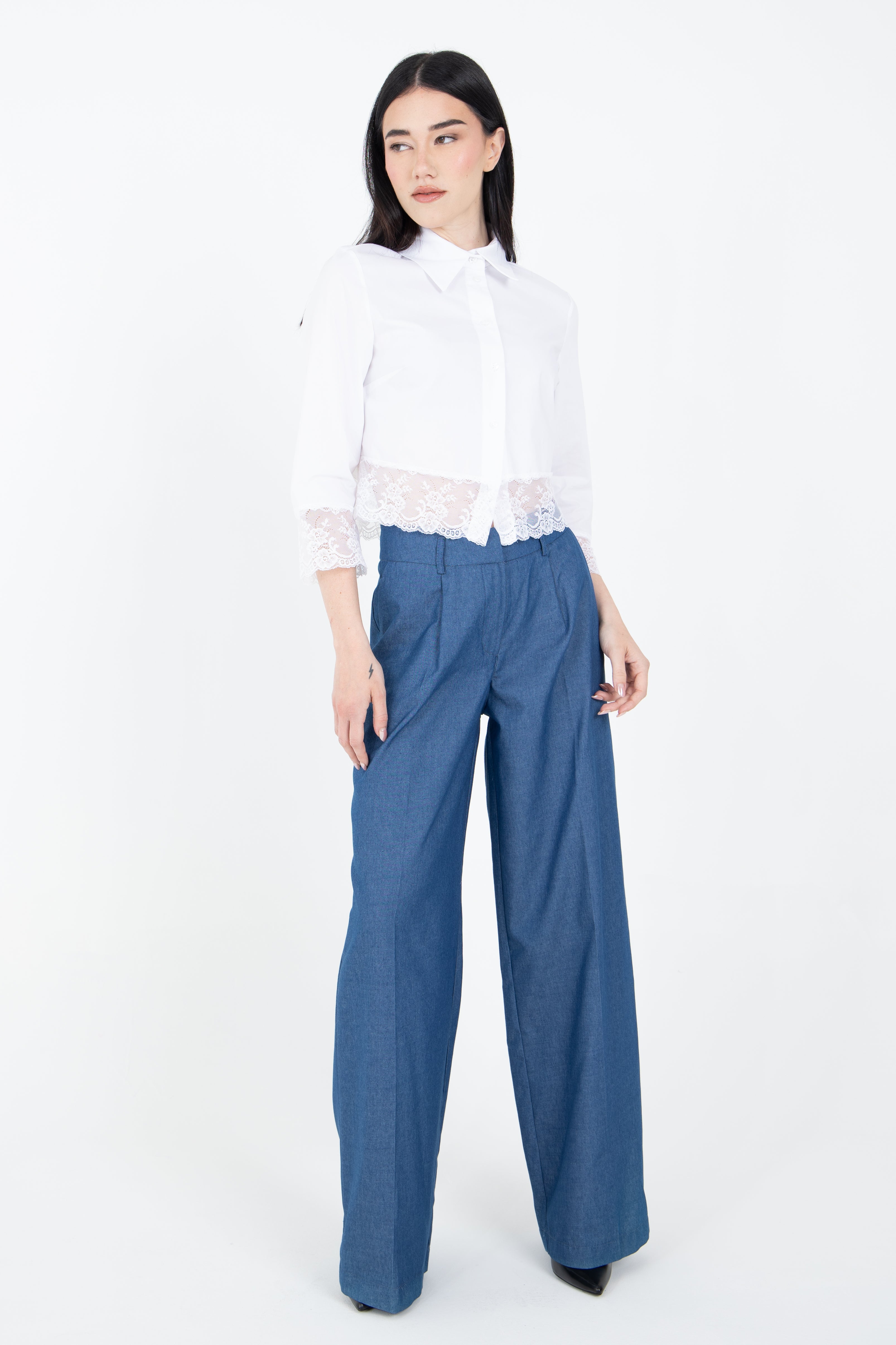 Camicia crop con fondo in pizzo