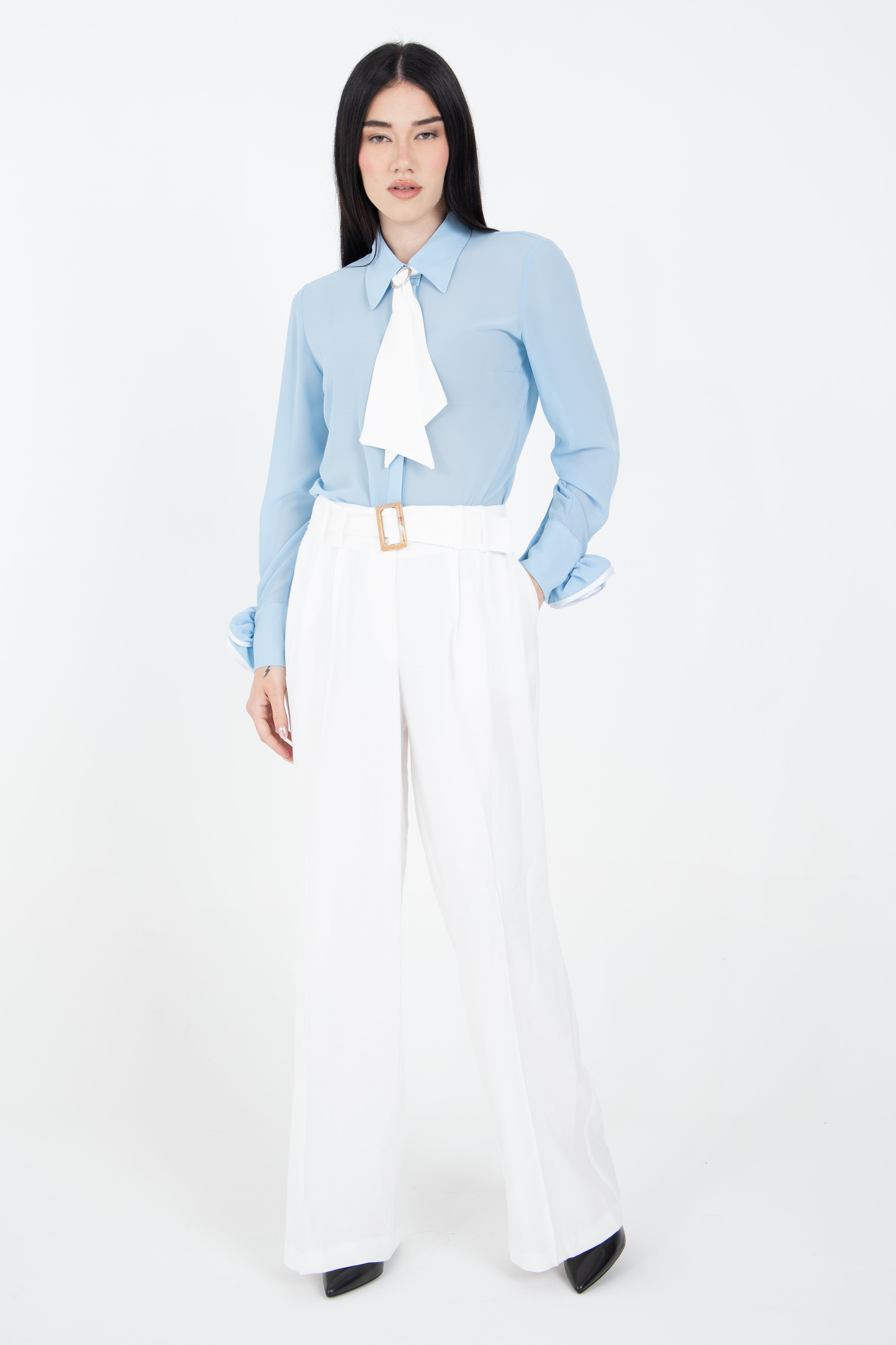 Camicia con rose applicate
