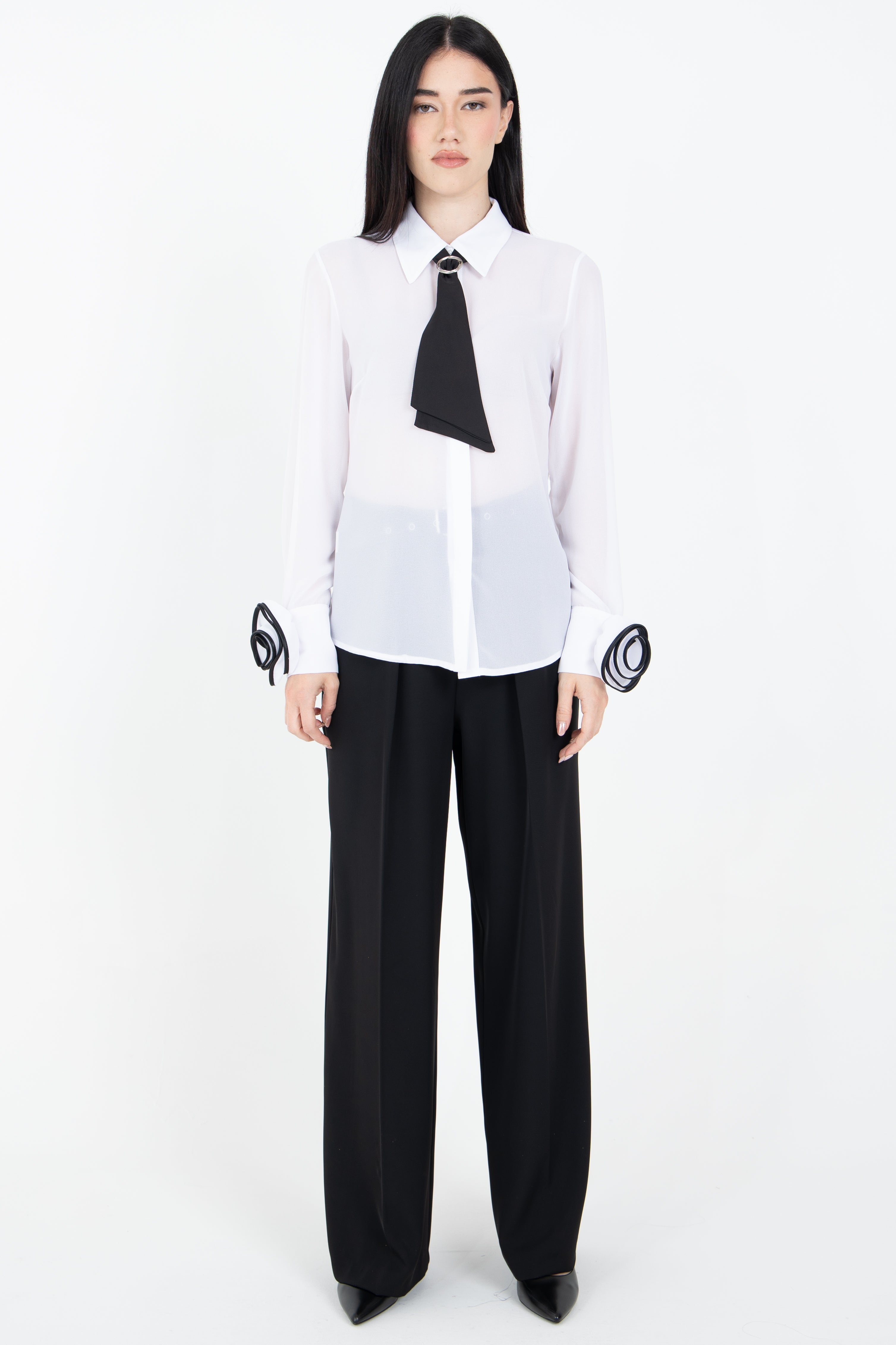 Camicia con rose applicate